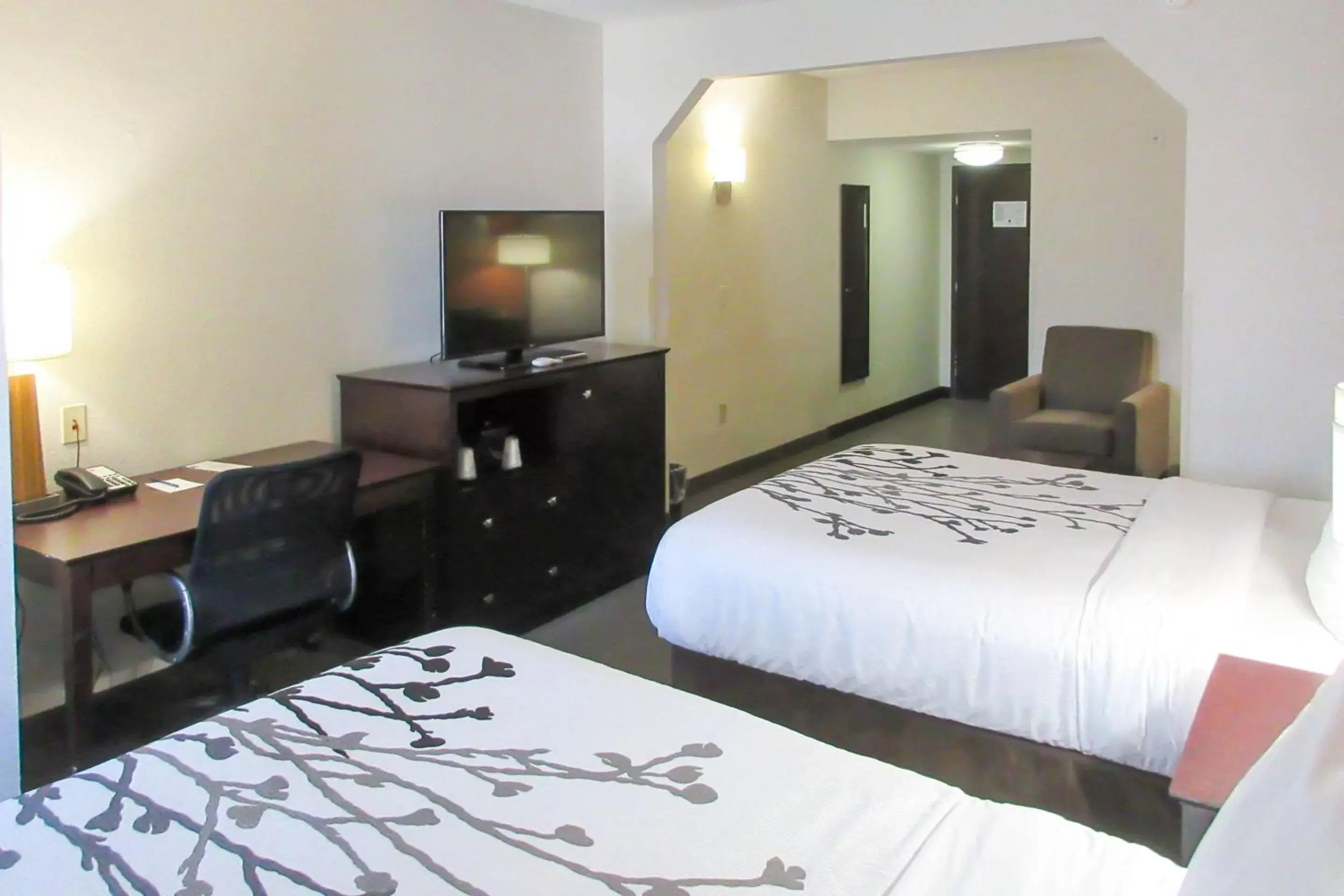 Photo of the whole room, Bed in Sleep Inn & Suites Dania Beach