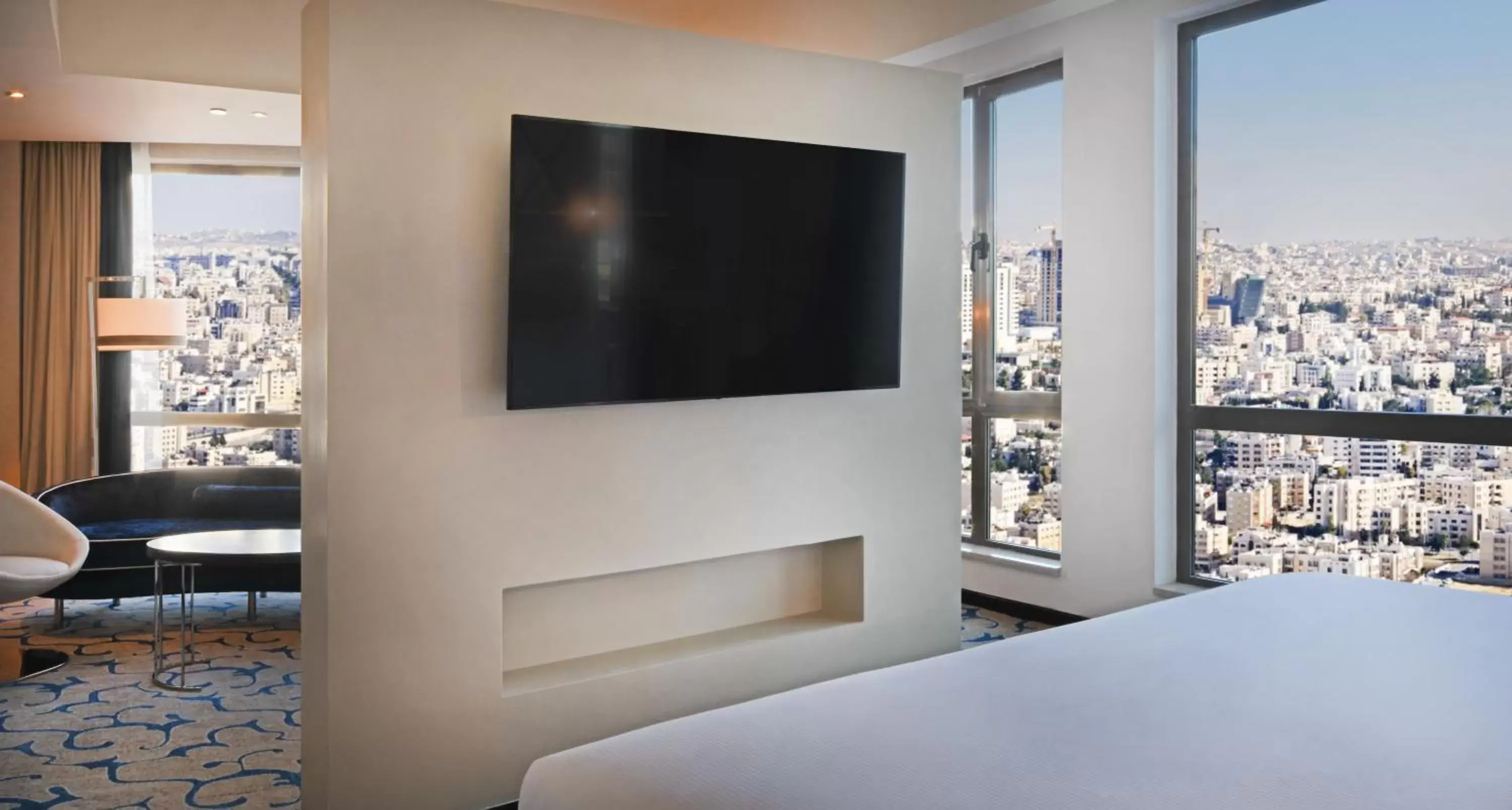 Bed, TV/Entertainment Center in Hilton Amman