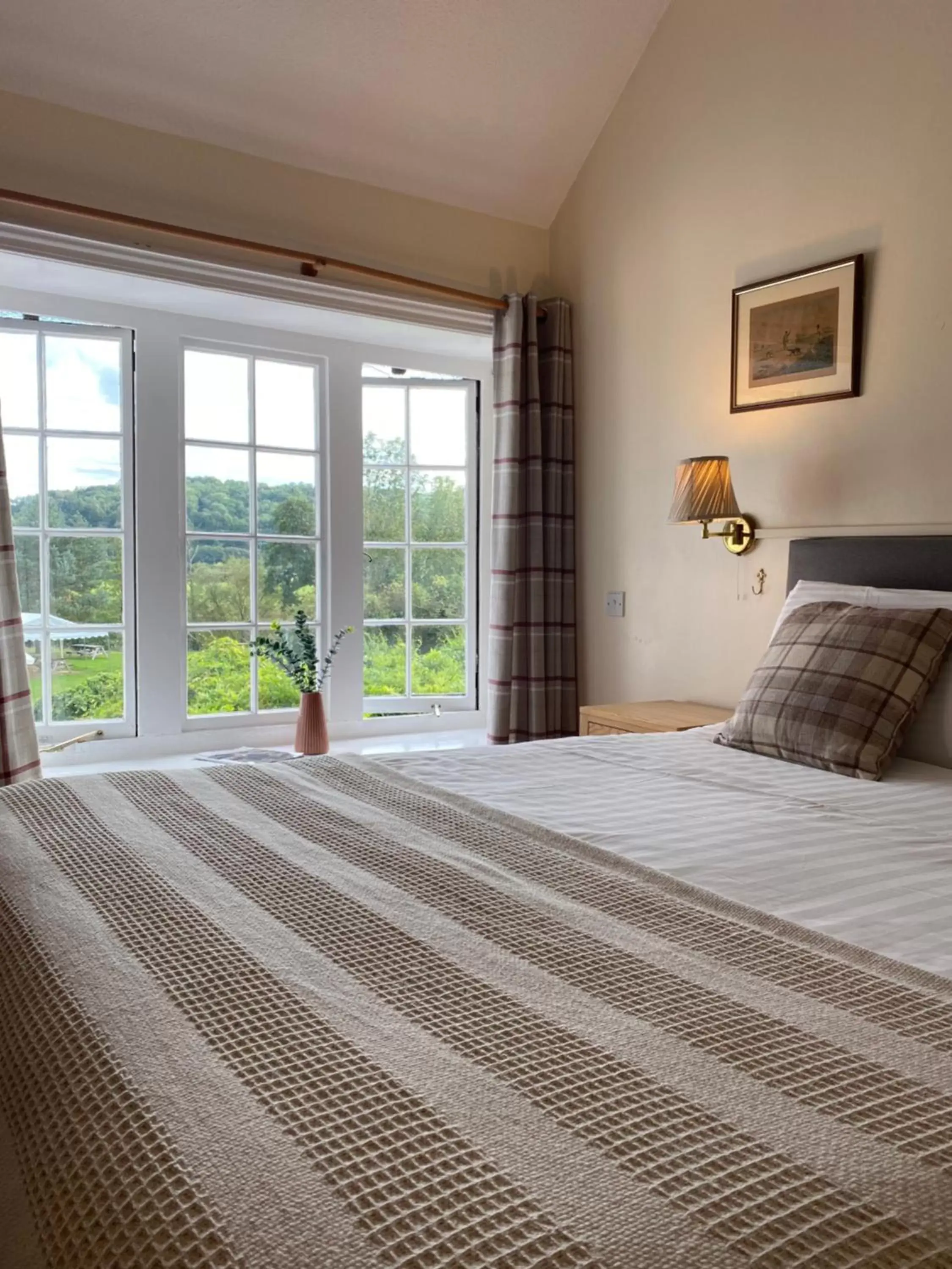 Double Room with Private Bathroom in The Talbot at Knightwick