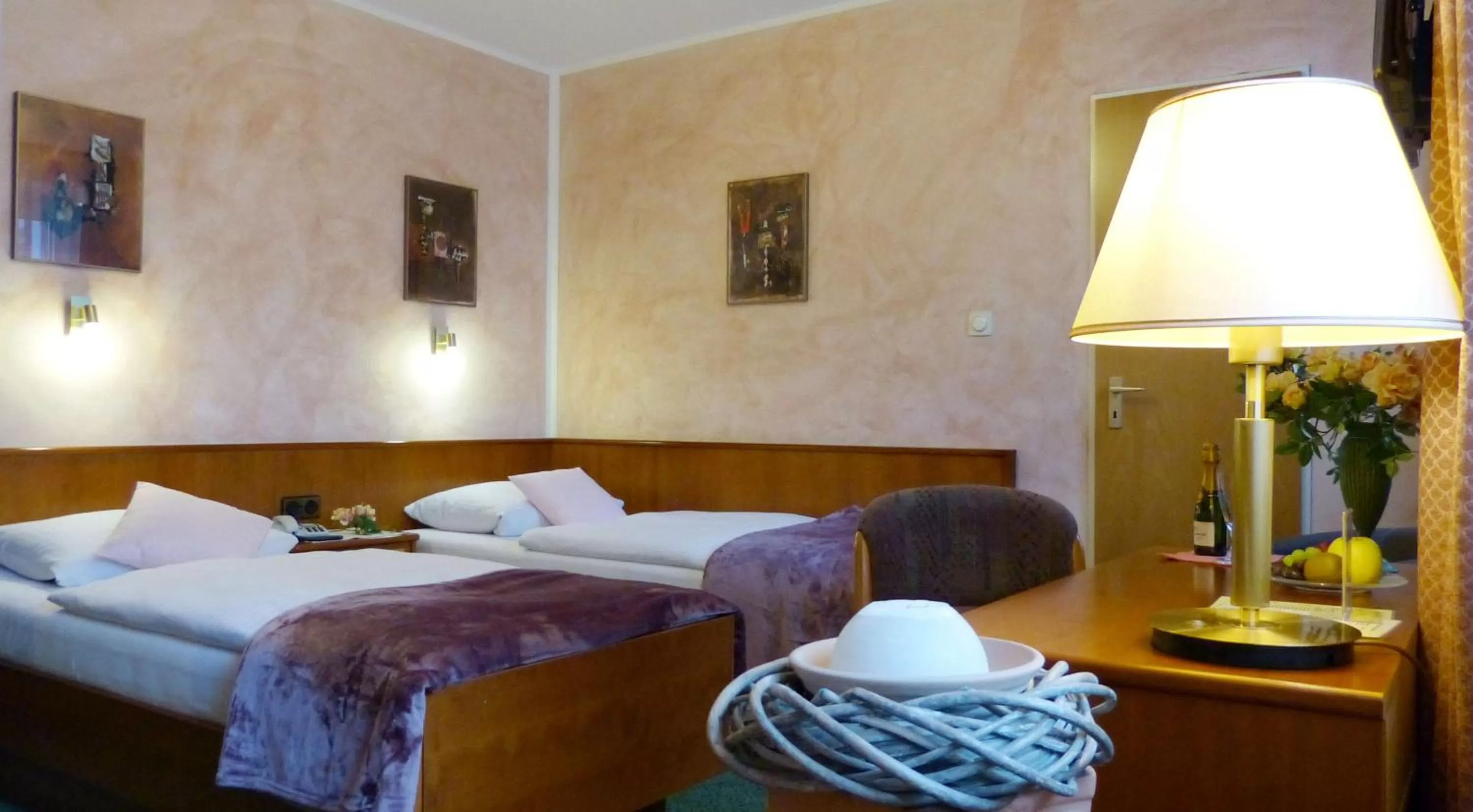 Photo of the whole room, Bed in Hotel Wurms