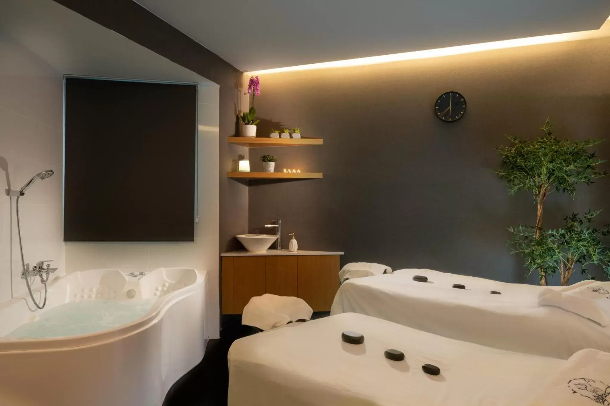 Spa and wellness centre/facilities, Bathroom in Giladi Hotel