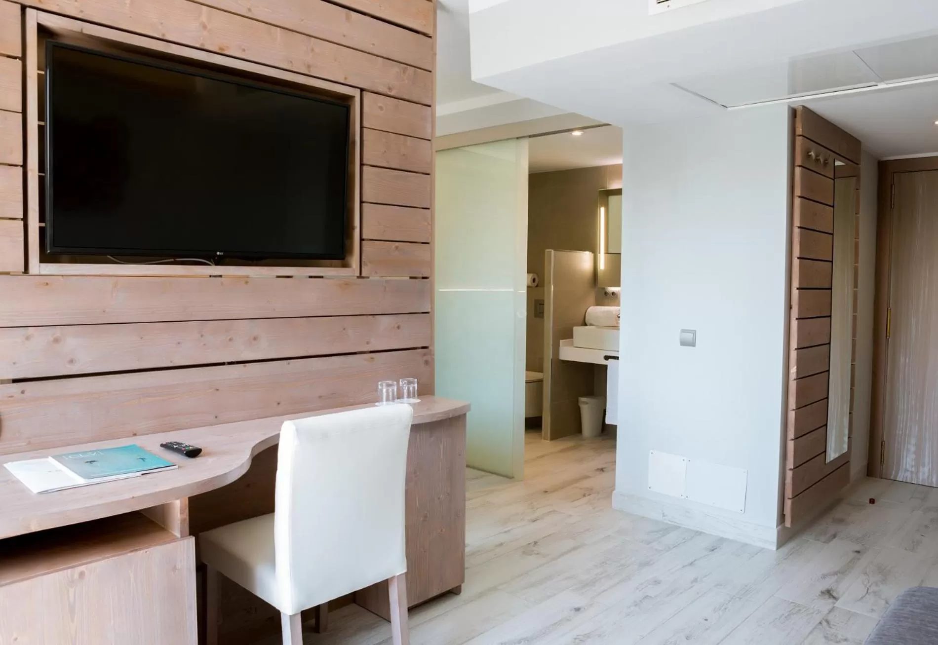 TV and multimedia in Hotel Bahia del Sol