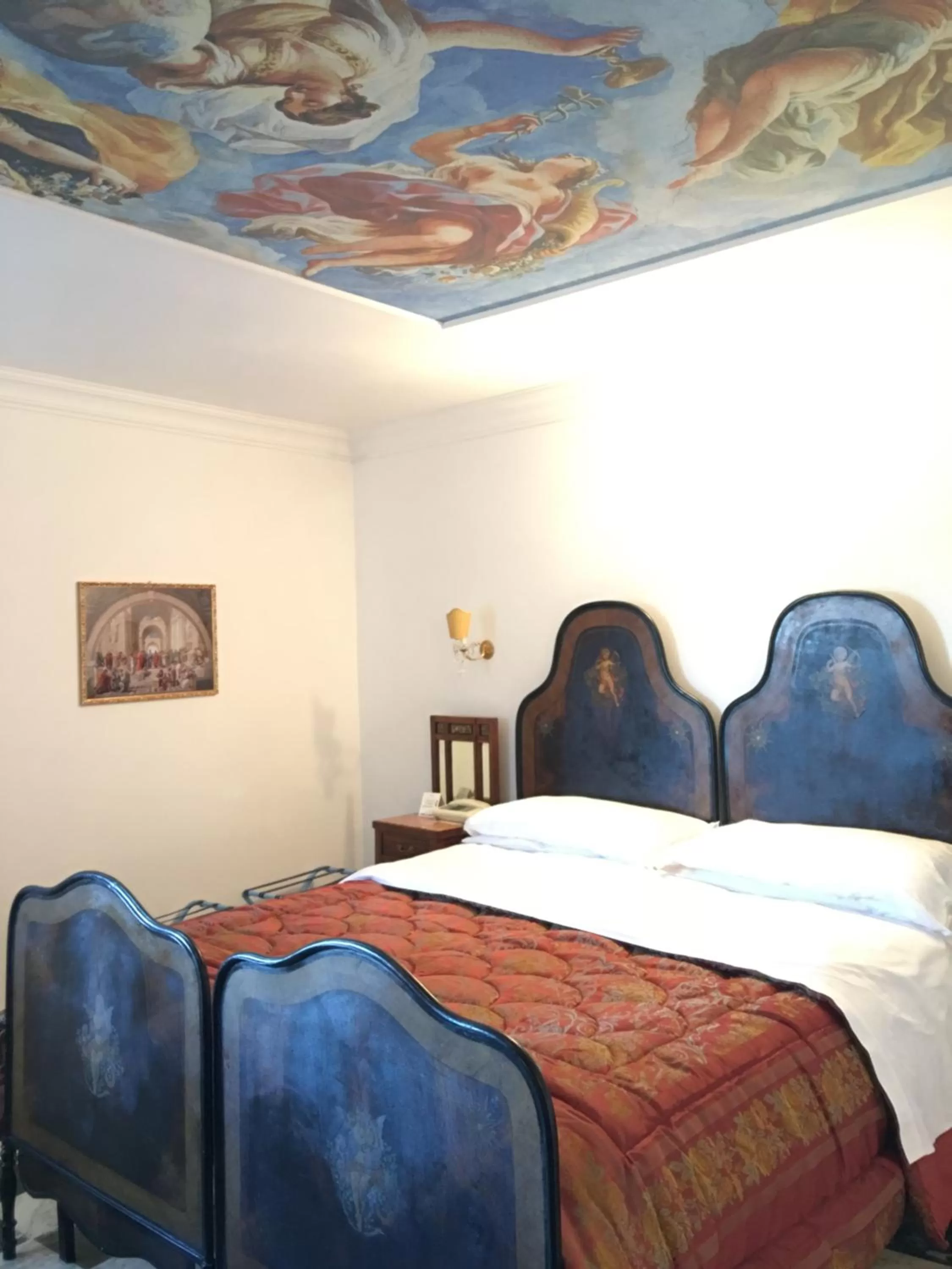 Bed in Albergo Hotel Raffaello