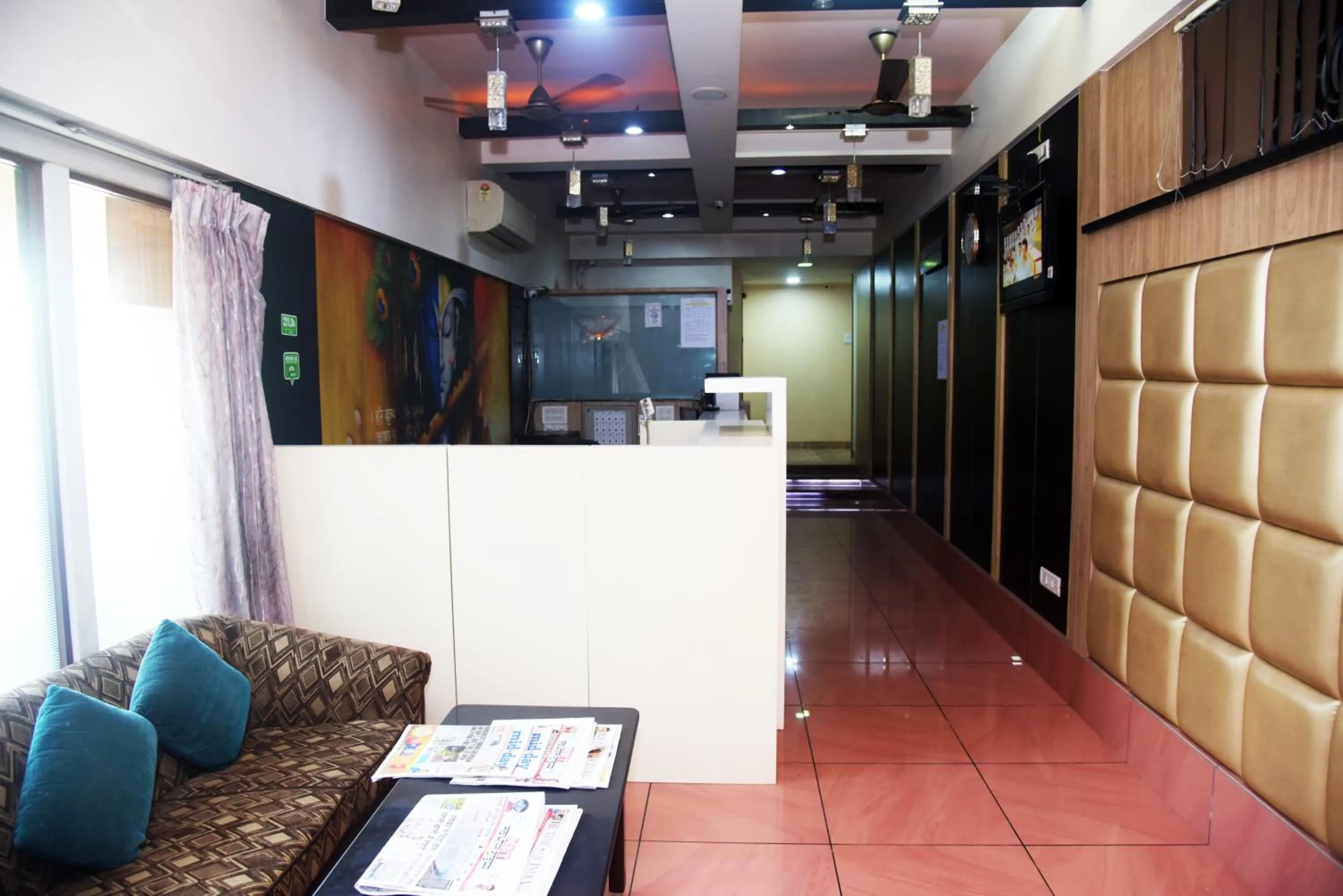 Seating area in Hotel Indiana Inn