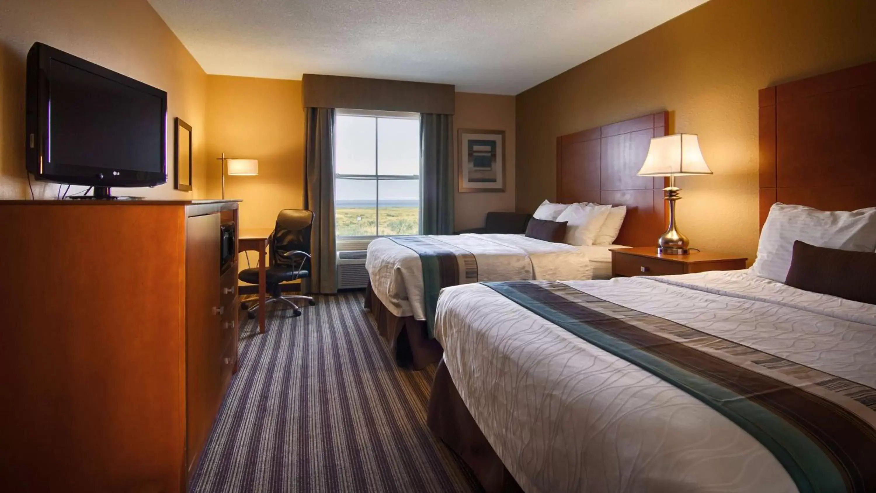 Photo of the whole room in Best Western Plus Seawall Inn & Suites by the Beach