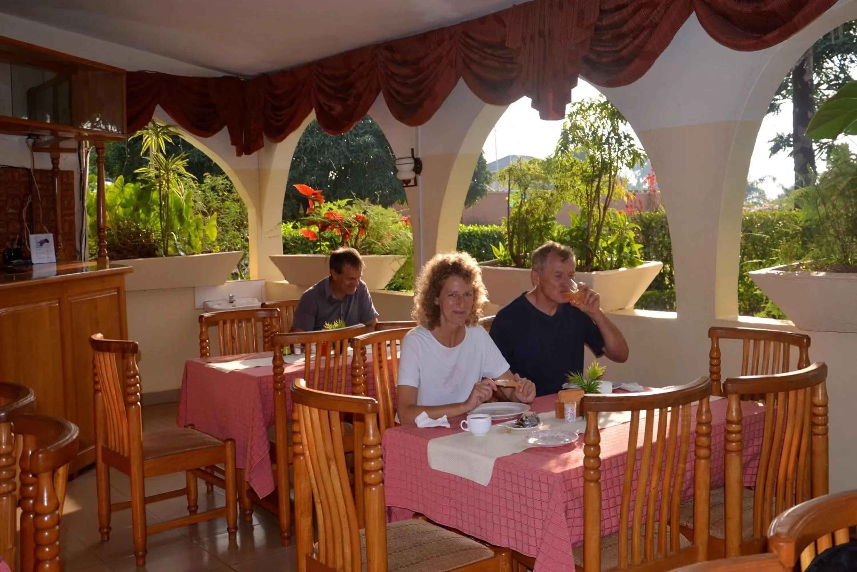 Restaurant/places to eat in Sunset Hotel Entebbe Restaurant/places to eat in Sunset Hotel Entebbe