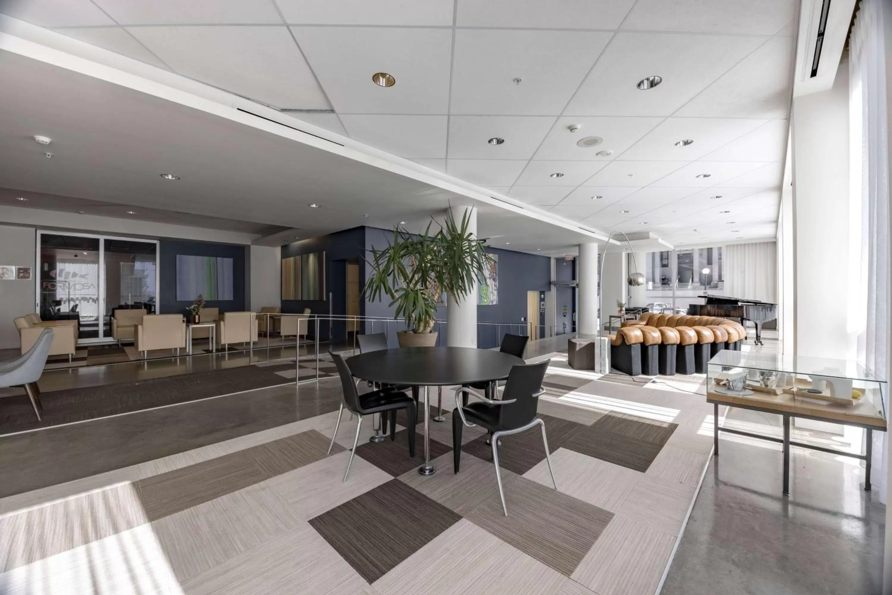 Lobby or reception in Hotelvetro Iowa City, Tapestry Collection By Hilton