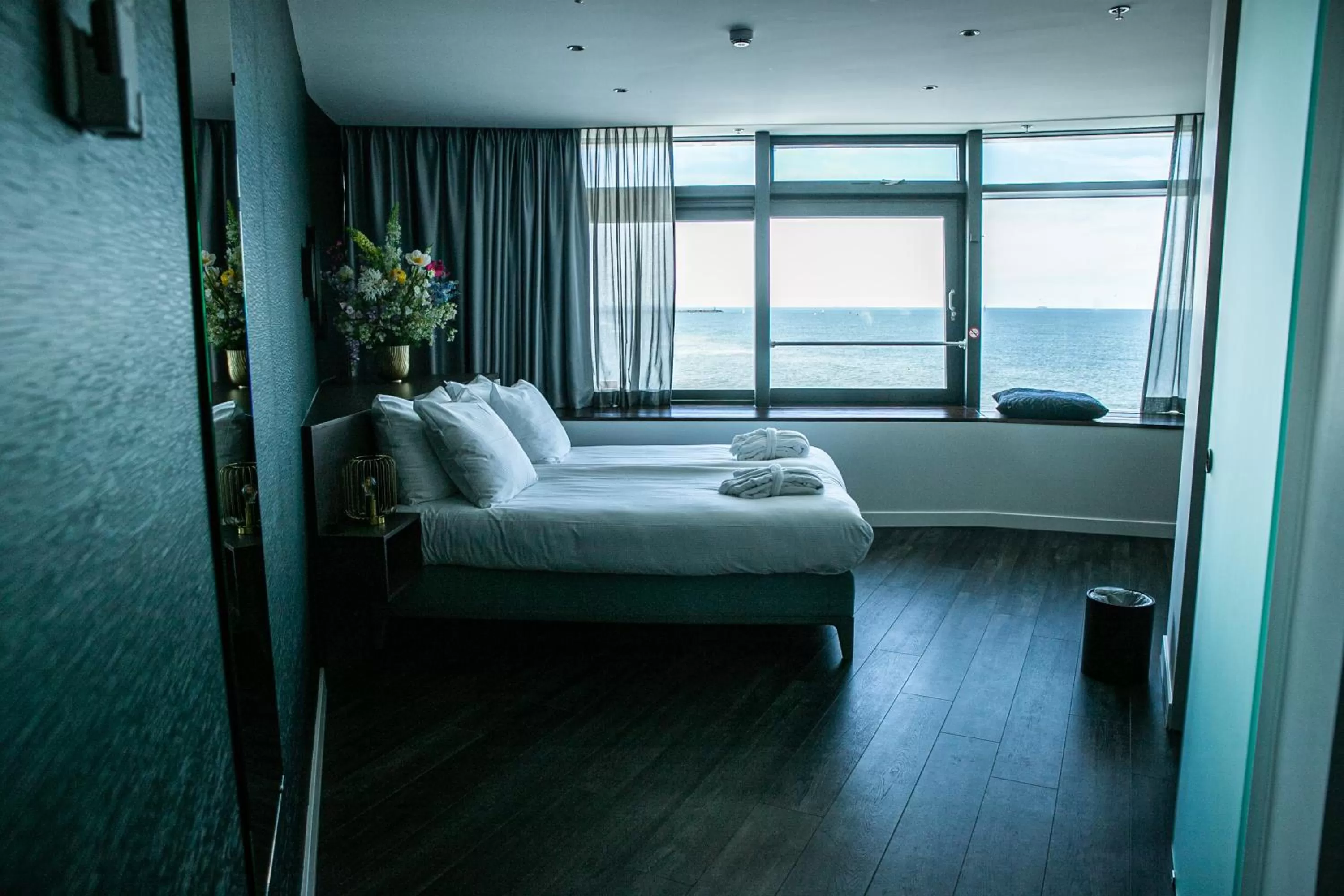 Bed in De Pier Suites
