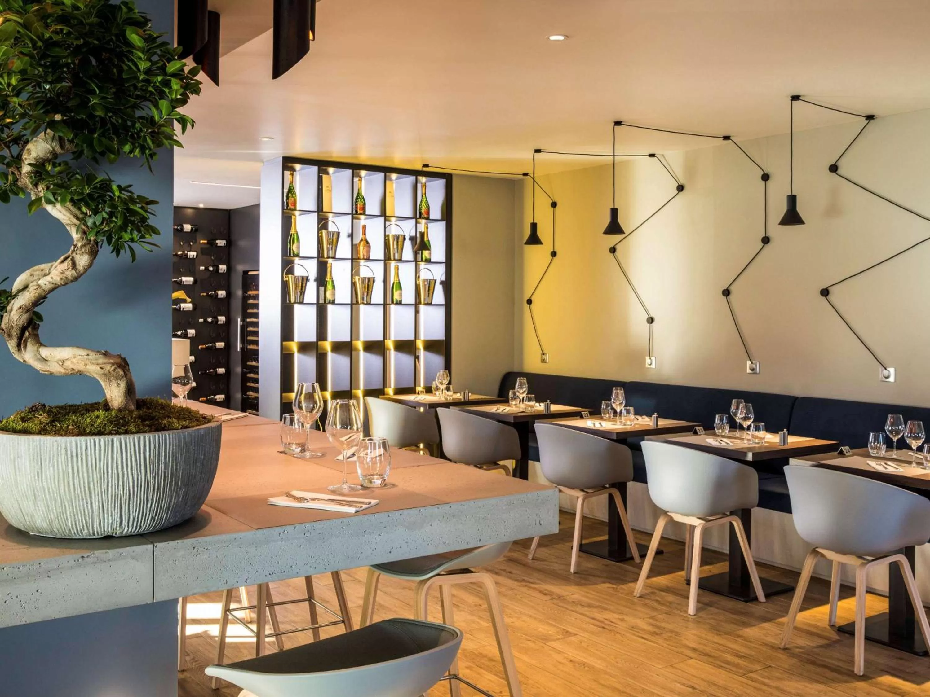 Restaurant/places to eat in Mercure Beauvais Centre Cathédrale