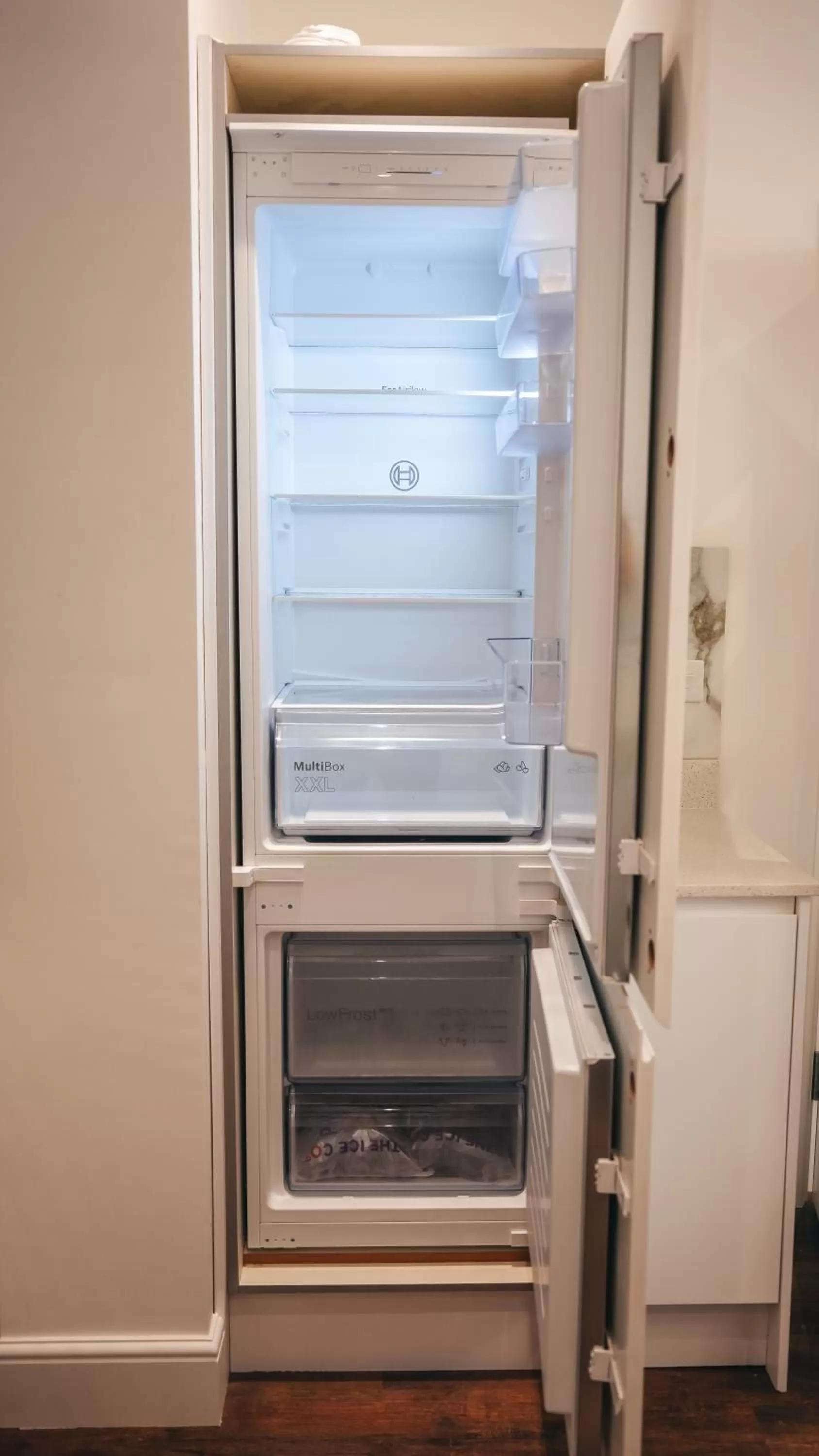 Kitchen or kitchenette, Bathroom in The Avonmore Olympia