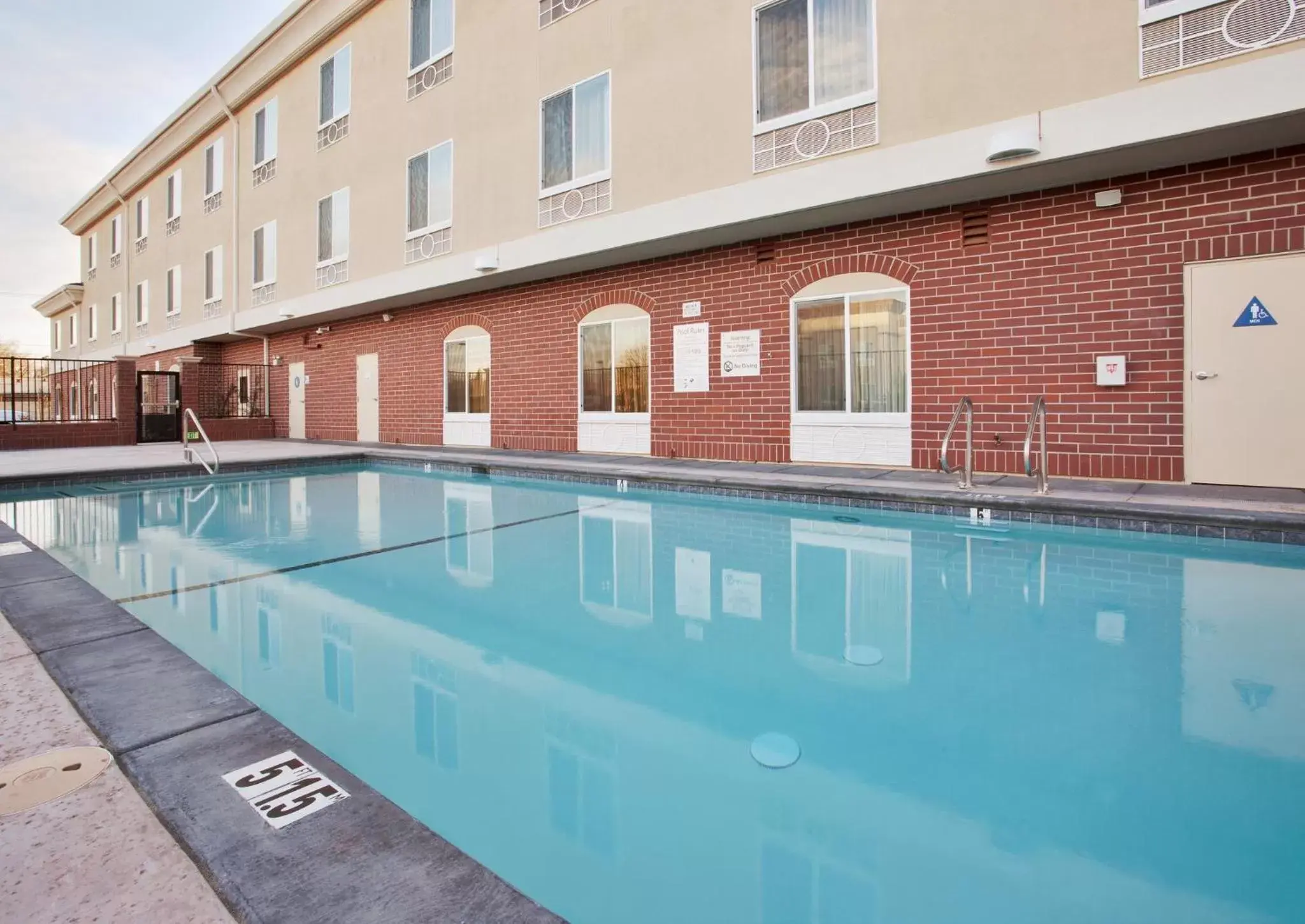 Swimming pool, Property Building in Holiday Inn Express & Suites Sacramento NE Cal Expo, an IHG Hotel