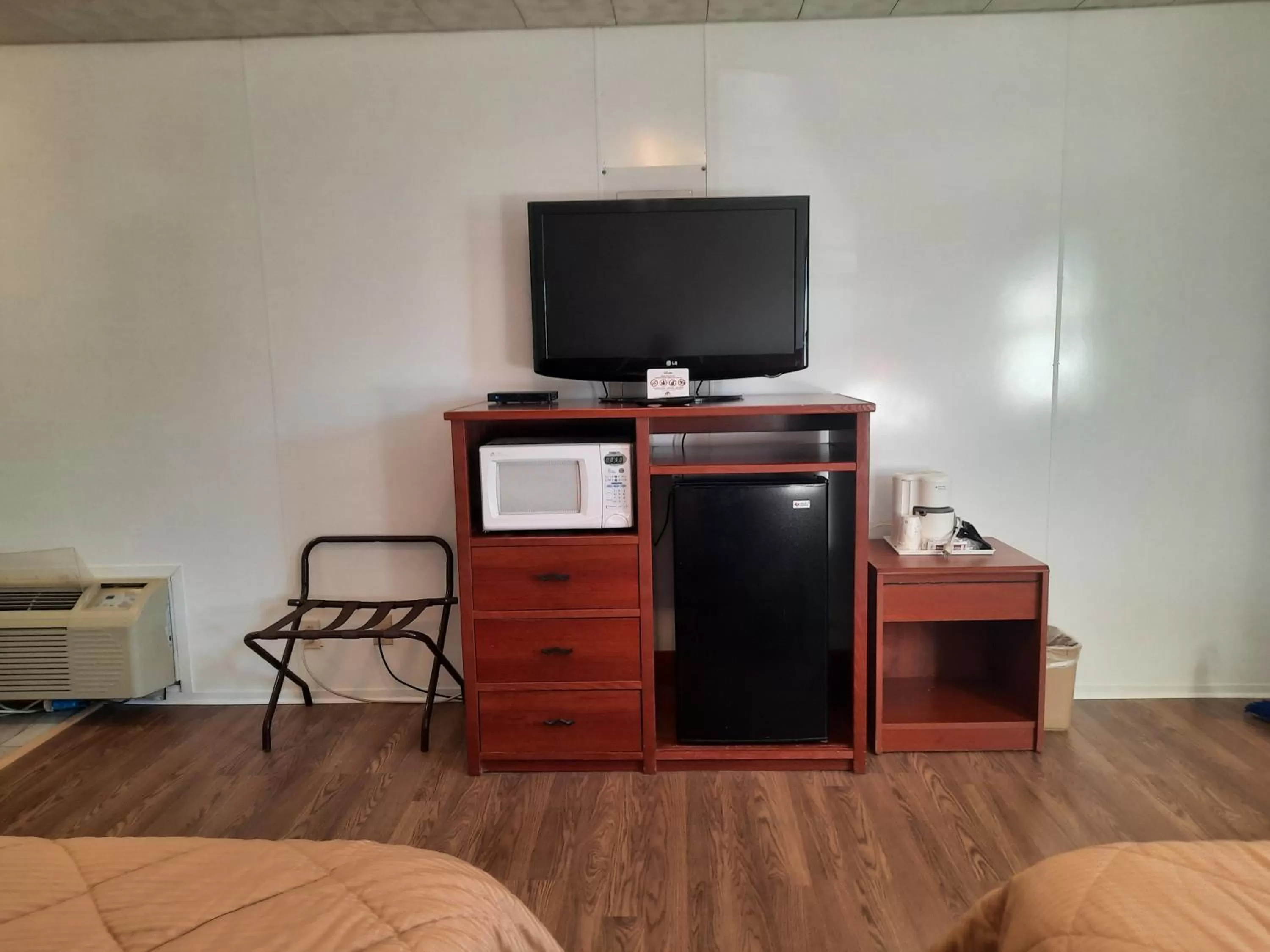 TV and multimedia in Motel Reedsburg