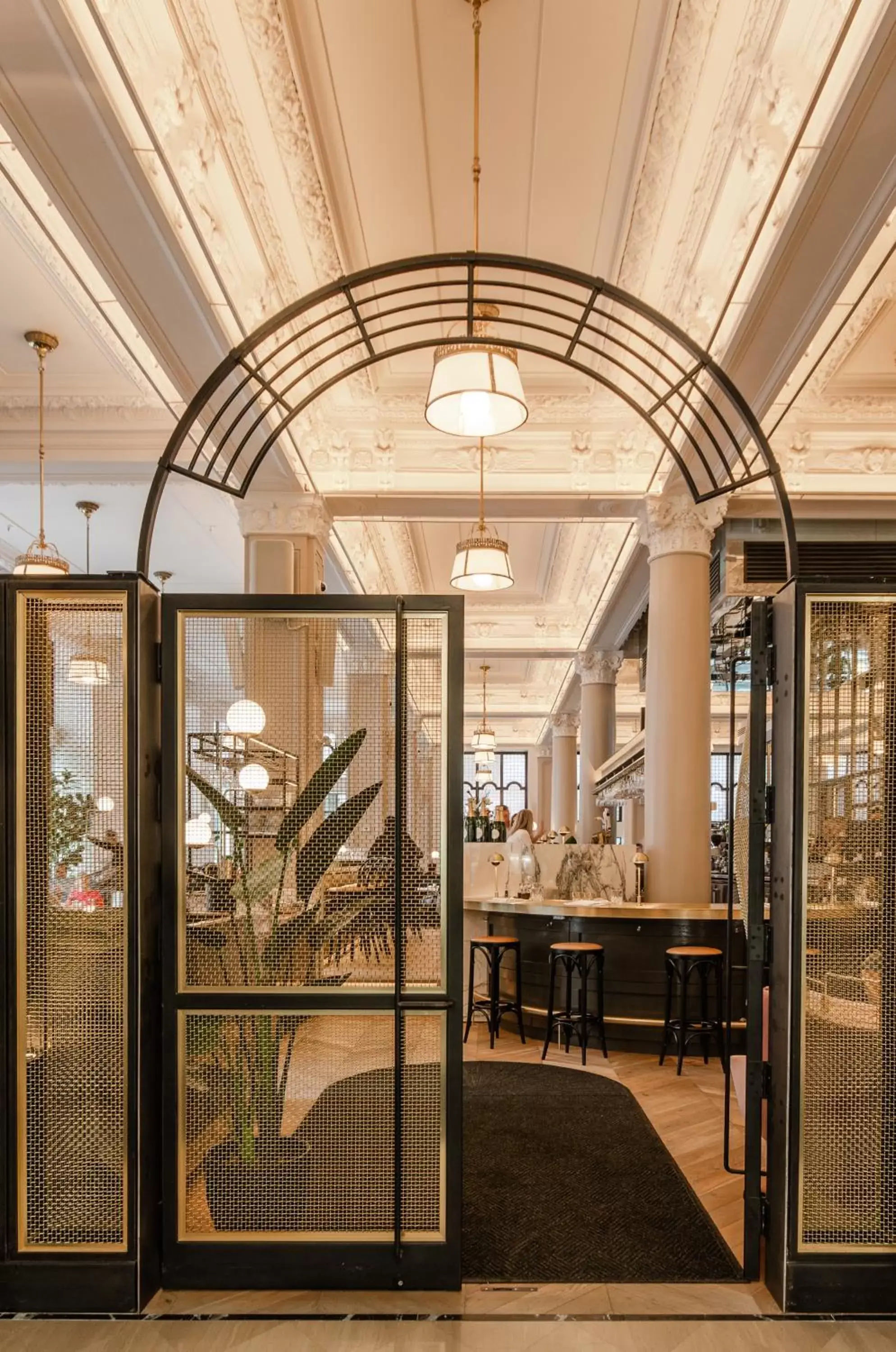 Restaurant/places to eat in Hôtel Birks Montréal