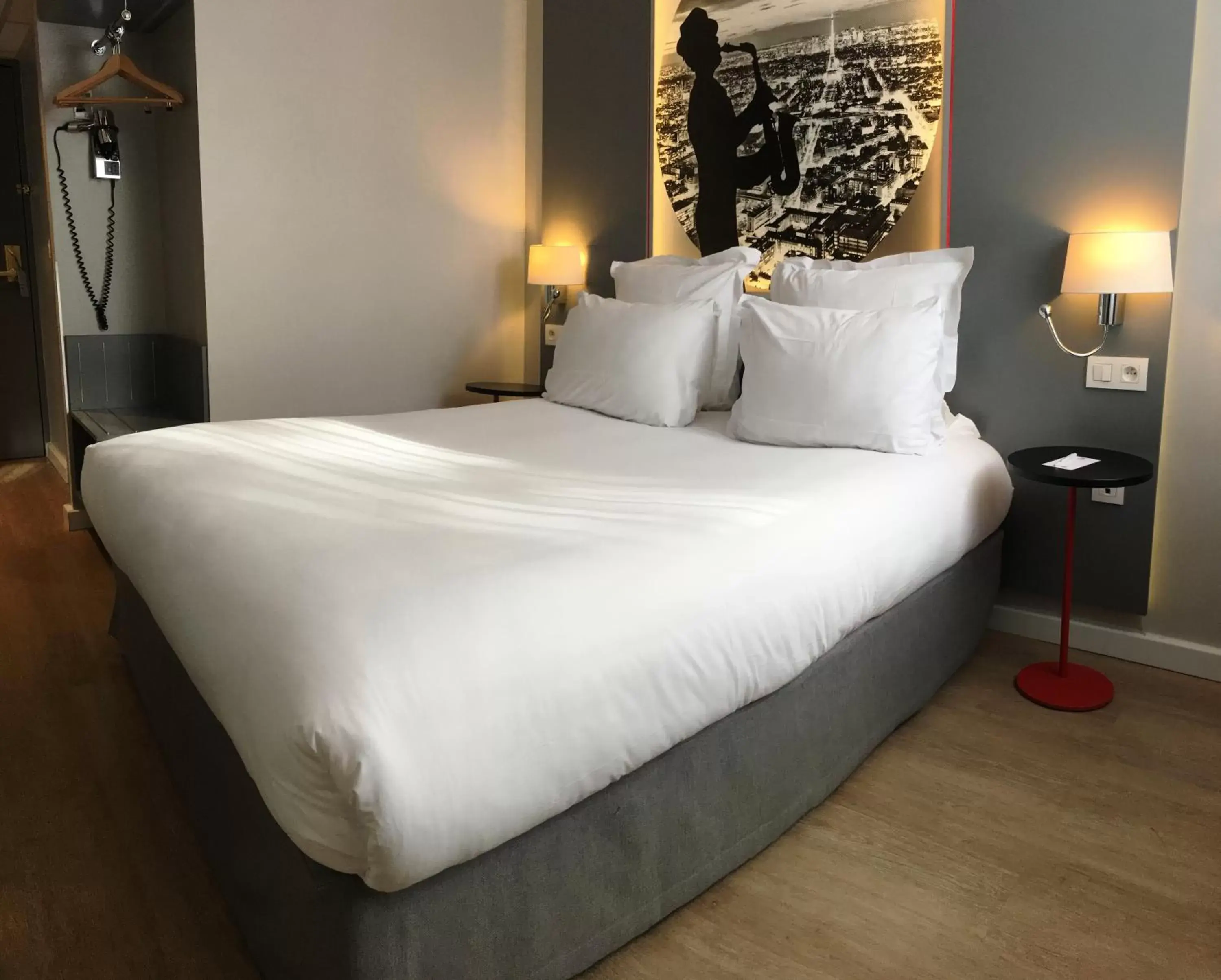Bedroom, Bed in Best Western Paris Saint Quentin