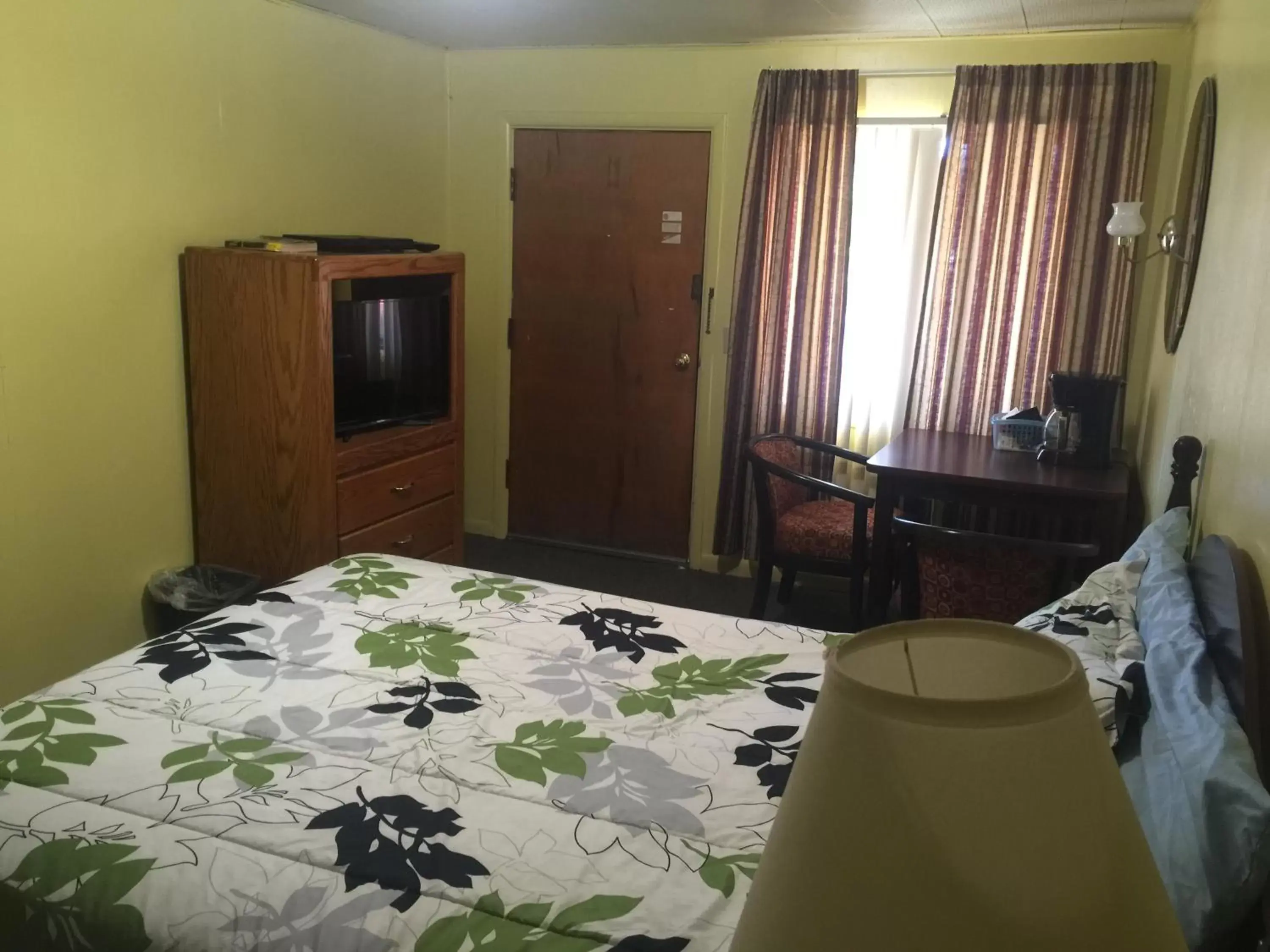 Photo of the whole room, Room Photo in Budget Inn Motel Chemult