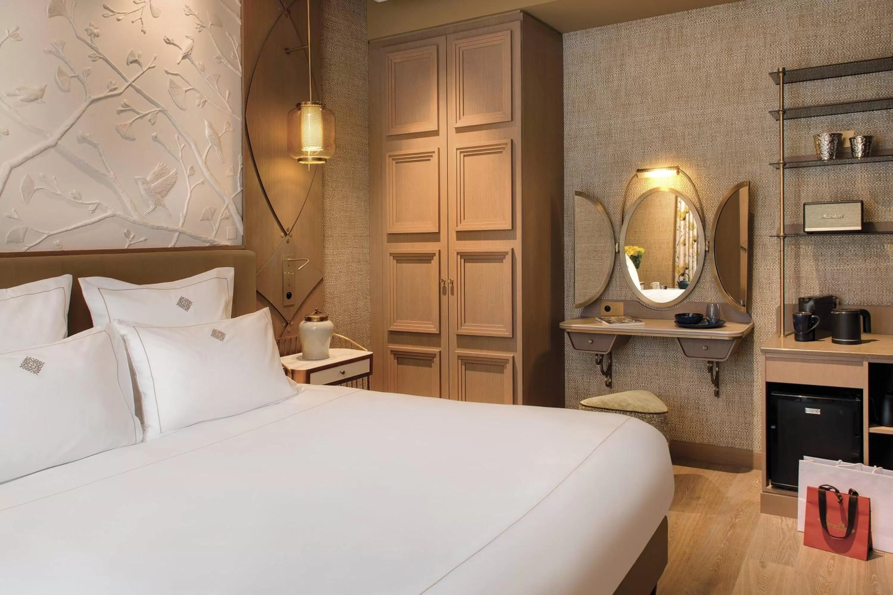 Photo of the whole room, Bed in La Demeure Montaigne