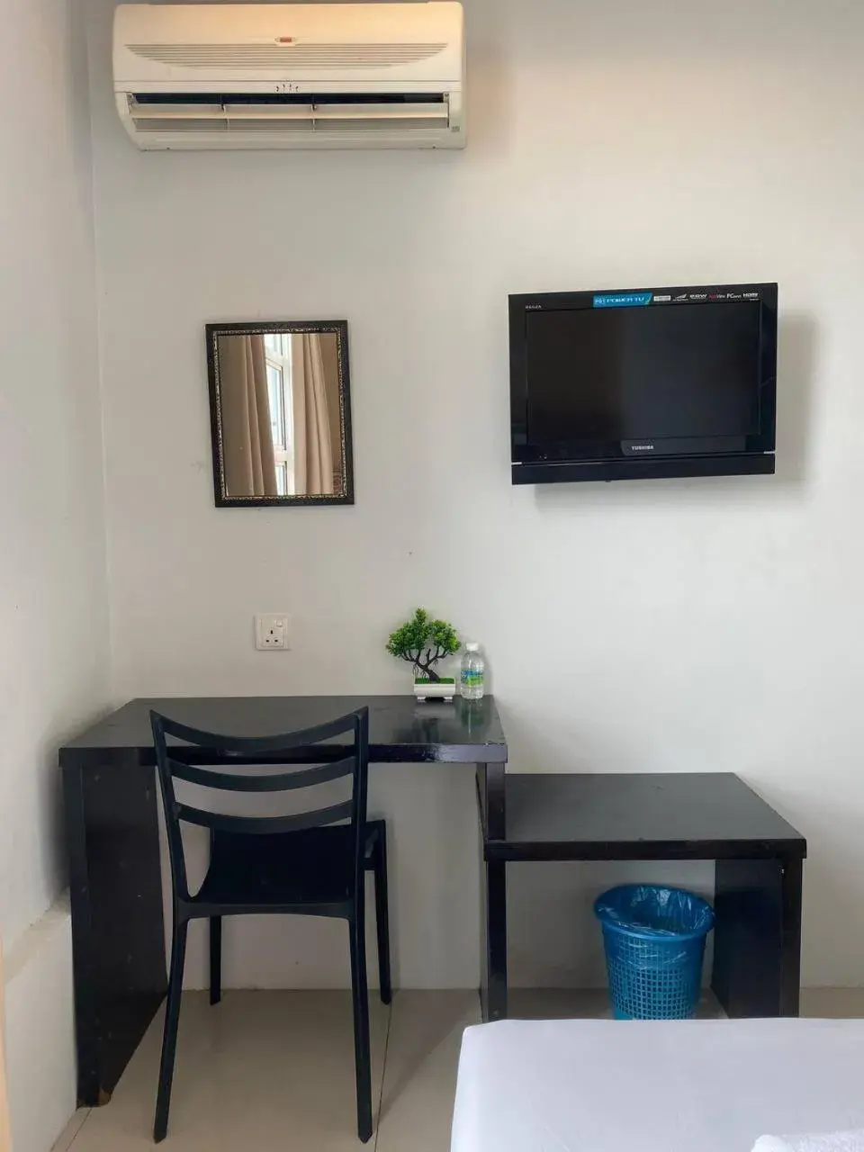 Communal lounge/ TV room, TV/Entertainment Center in Best View Hotel Puchong