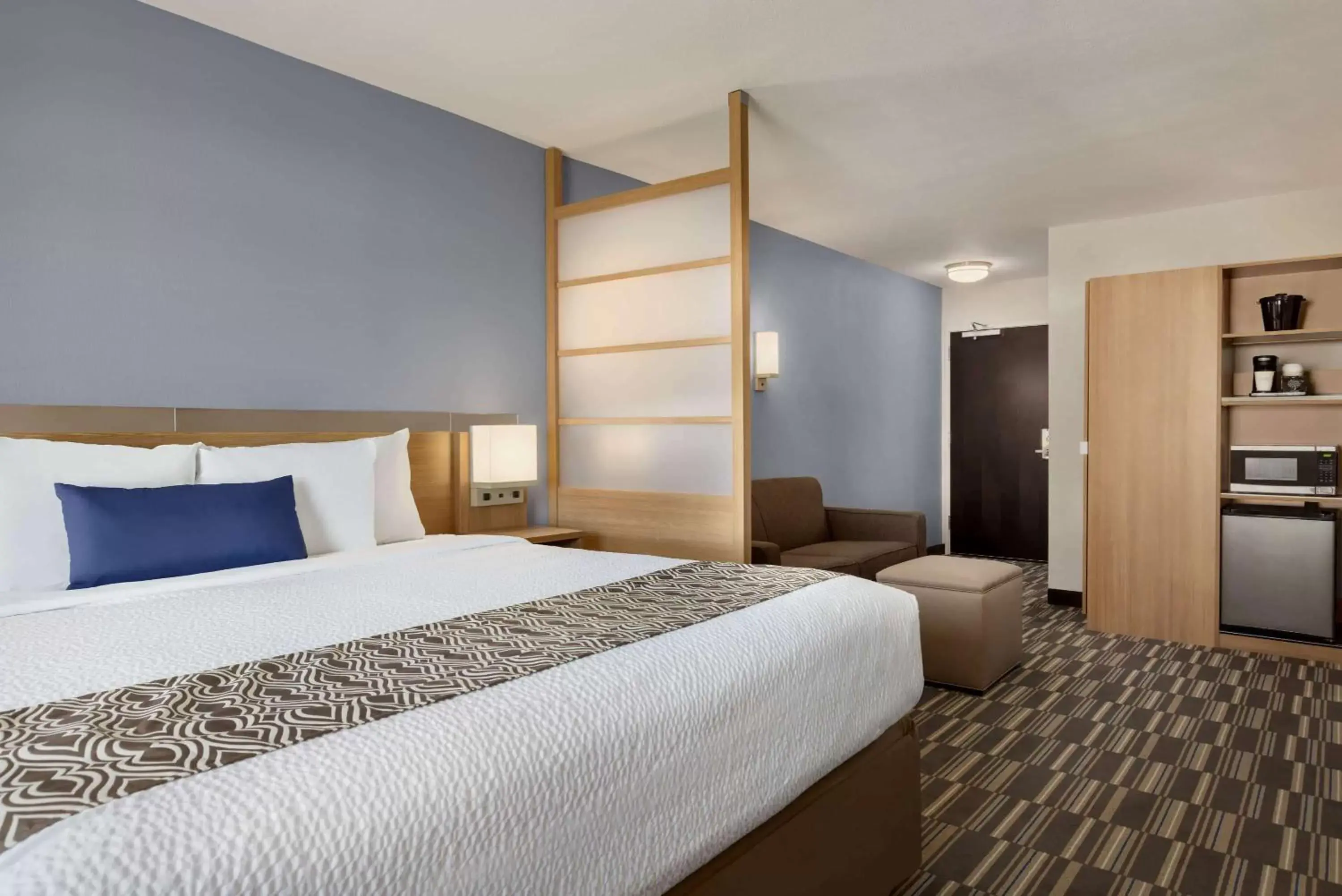 Photo of the whole room, Bed in Microtel Inn & Suites by Wyndham Gambrills