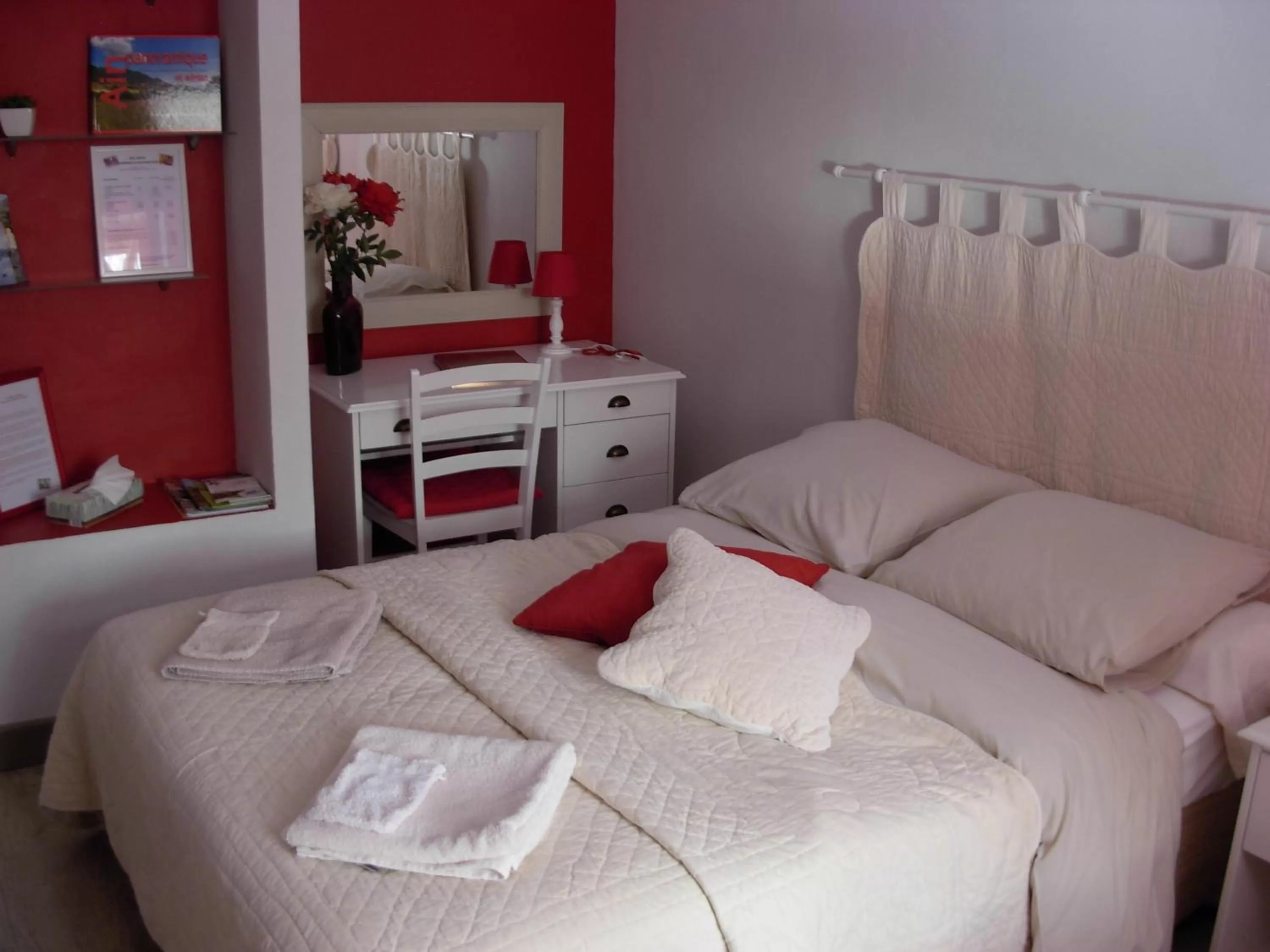 Bed in Chambres D'Hotes La Maison Des Chiens Verts