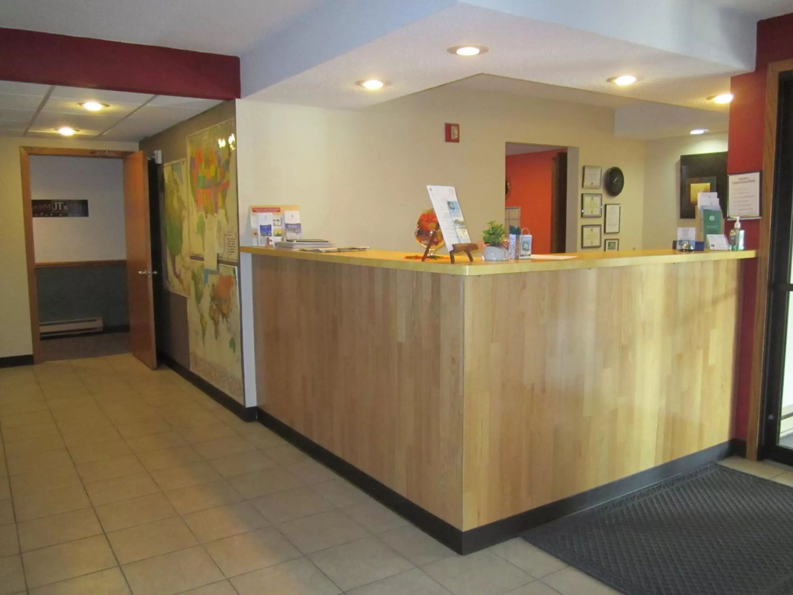 Lobby or reception in Sauk River Inn & Suites, a Travelodge by Wyndham Lobby or reception in Sauk River Inn & Suites, a Travelodge by Wyndham