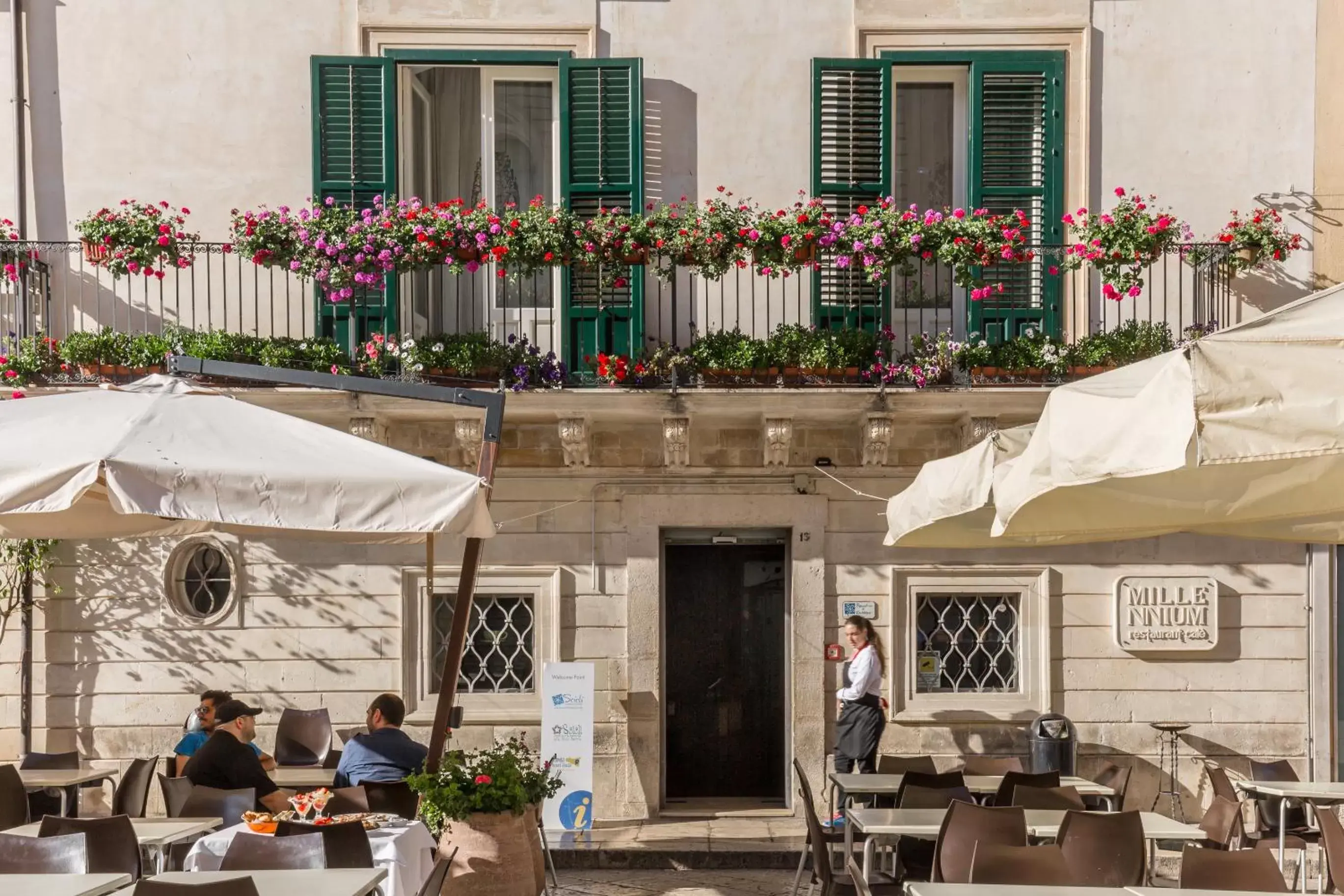 Restaurant/places to eat, Patio/Outdoor Area in Scicli Albergo Diffuso