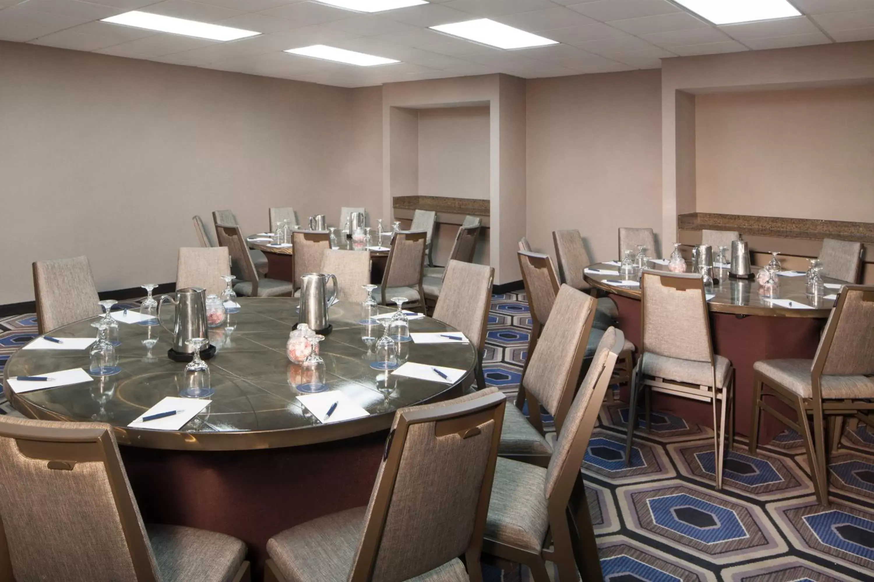 Meeting/conference room, Restaurant/Places to Eat in Sheraton Bucks County Langhorne