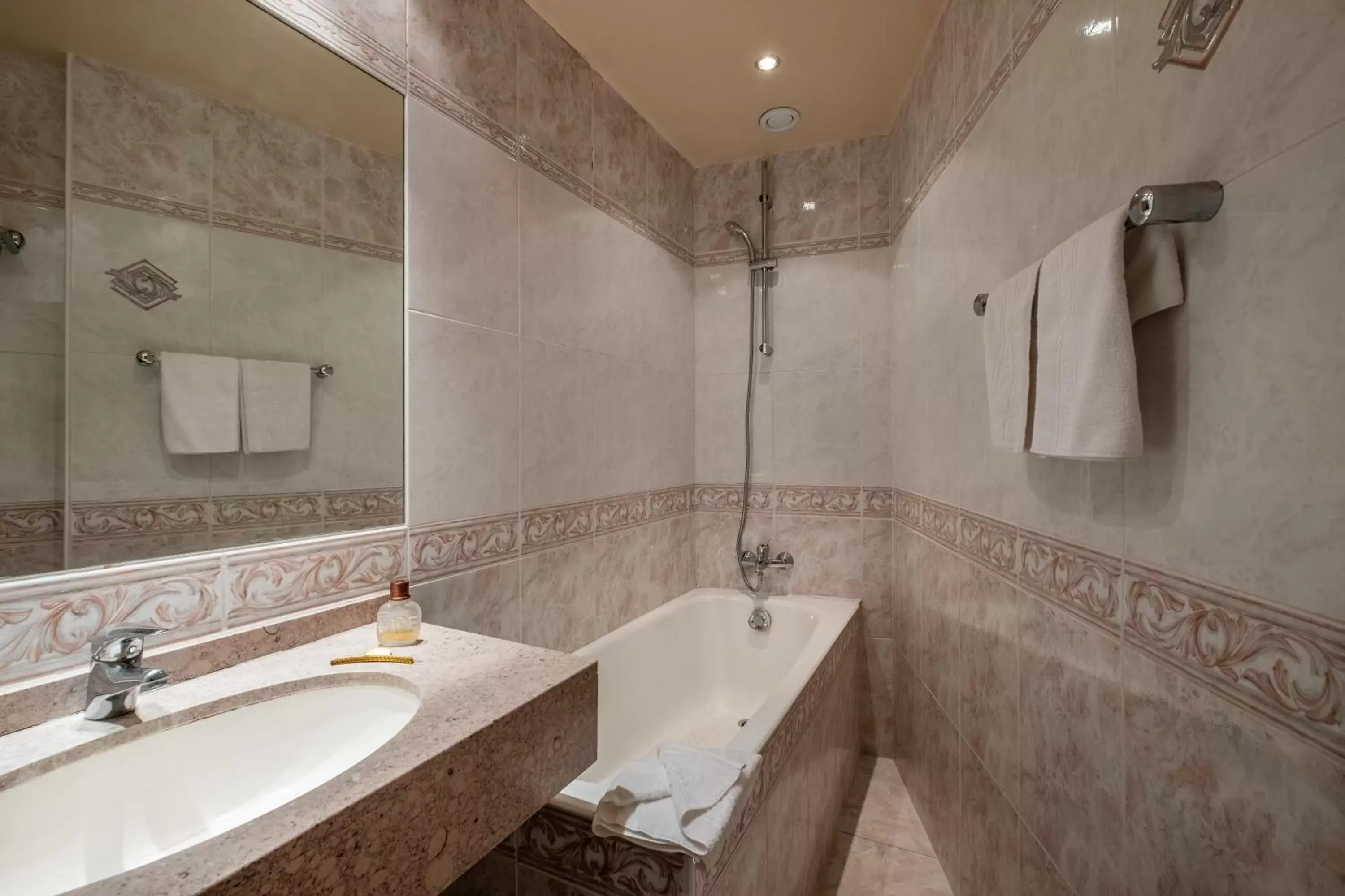 Bathroom in Hotel London
