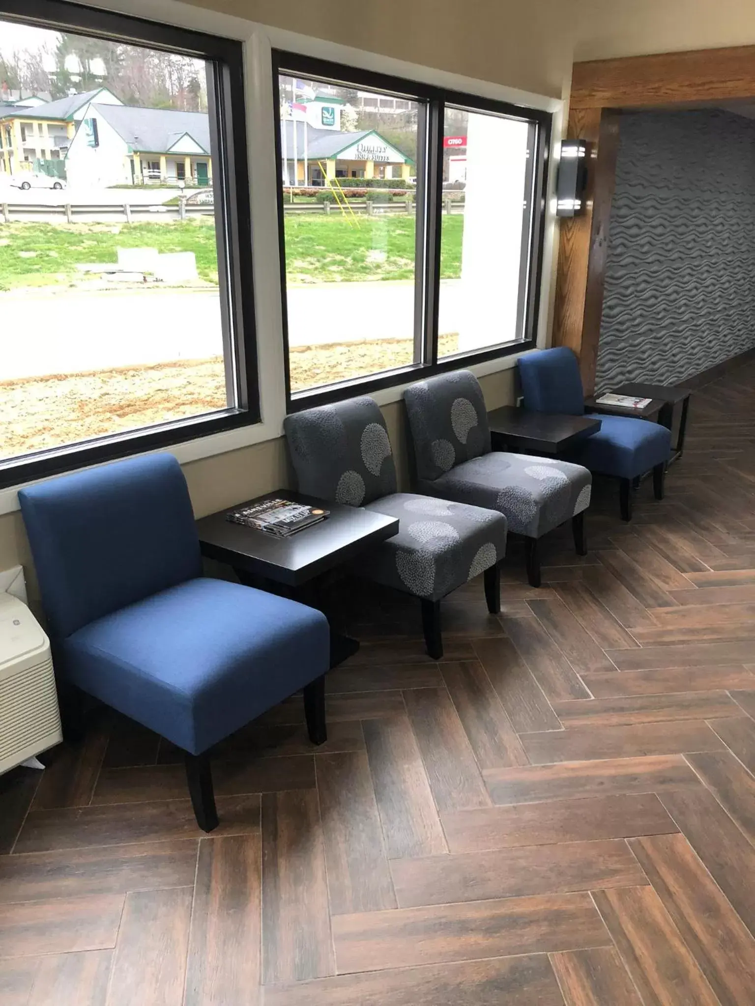 Lobby or reception, Seating Area in Super 8 by Wyndham Asheville/Biltmore