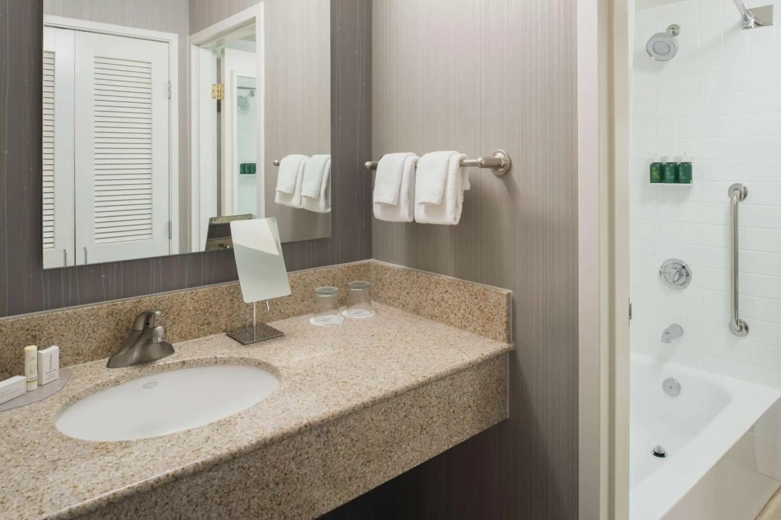 Bathroom in Sonesta Select Seattle Bellevue Redmond