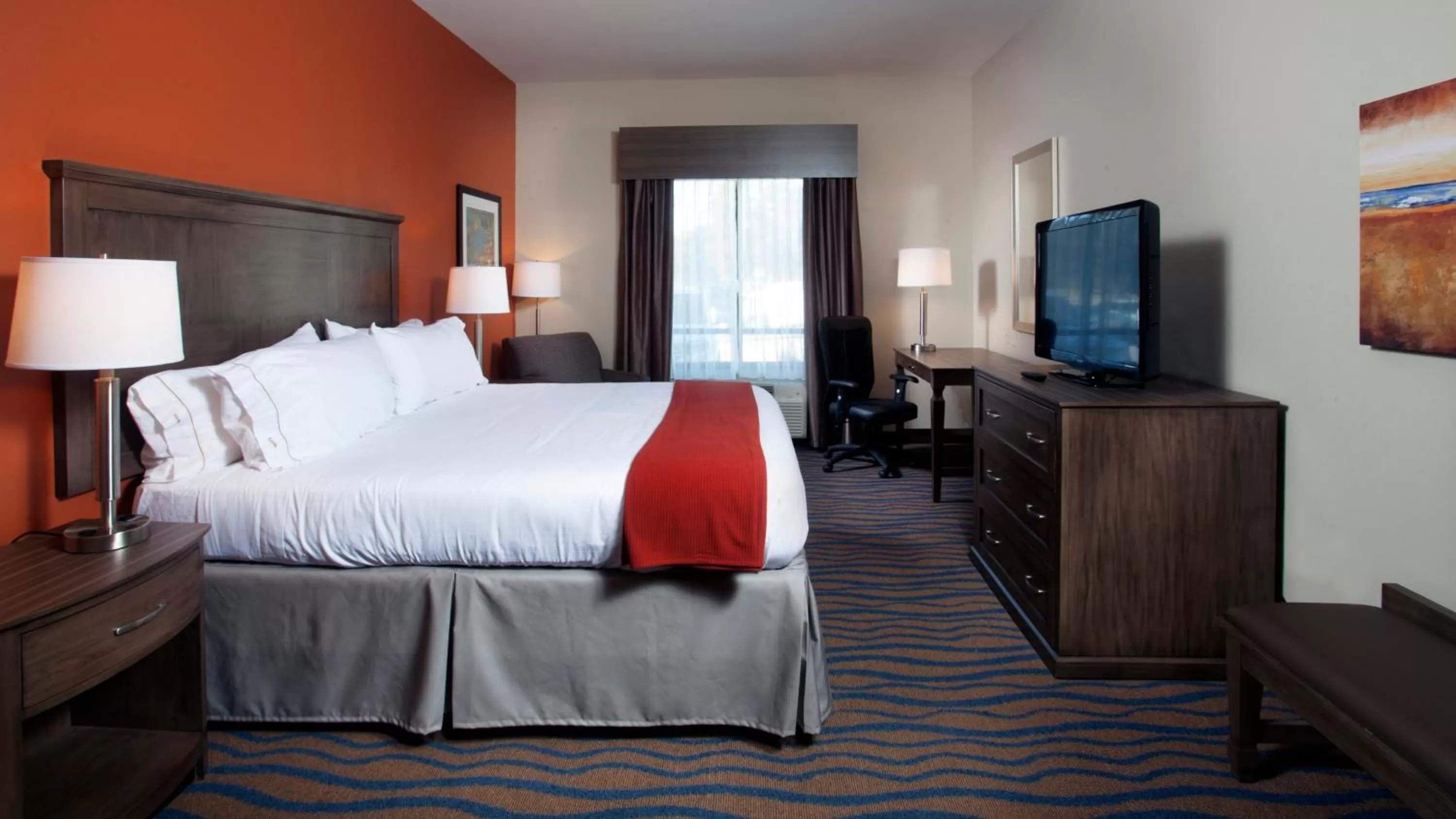 Photo of the whole room, Bed in Holiday Inn Express Hotel & Suites Morgan City- Tiger Island by IHG