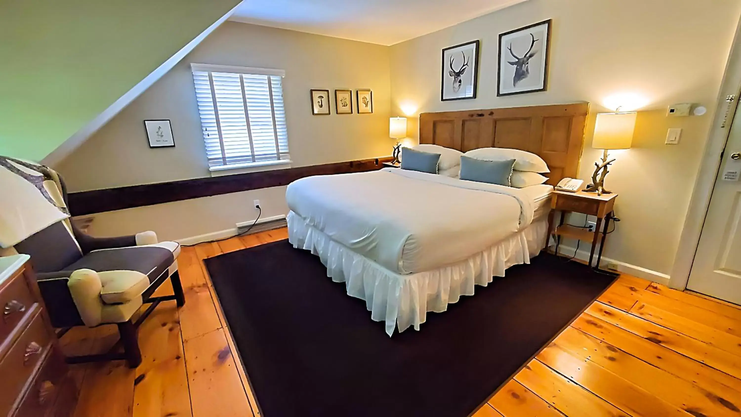 Bed in Four Columns Inn