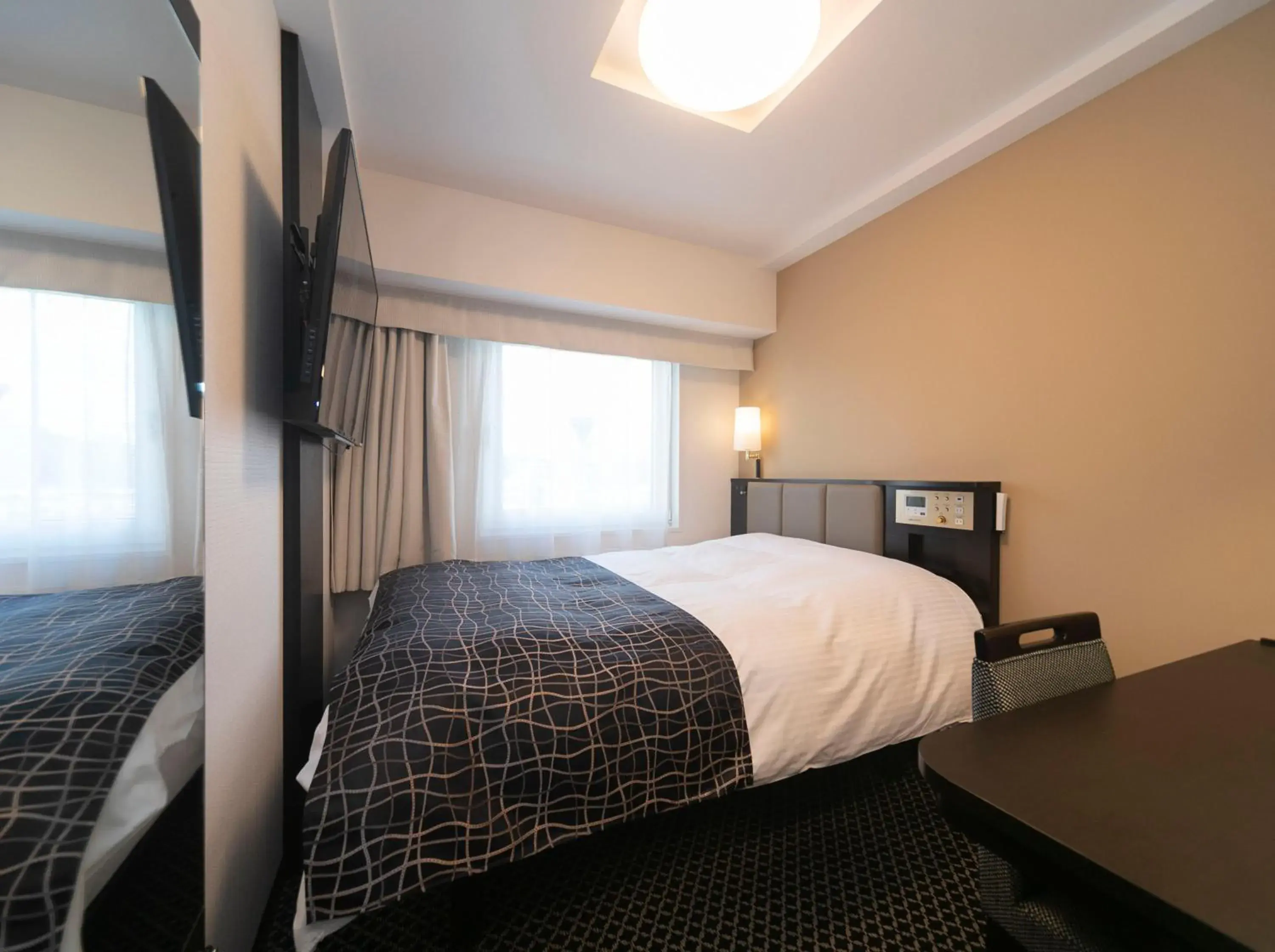 Photo of the whole room, Bed in APA Hotel Shin Osaka Ekiminami Photo of the whole room, Bed in APA Hotel Shin Osaka Ekiminami