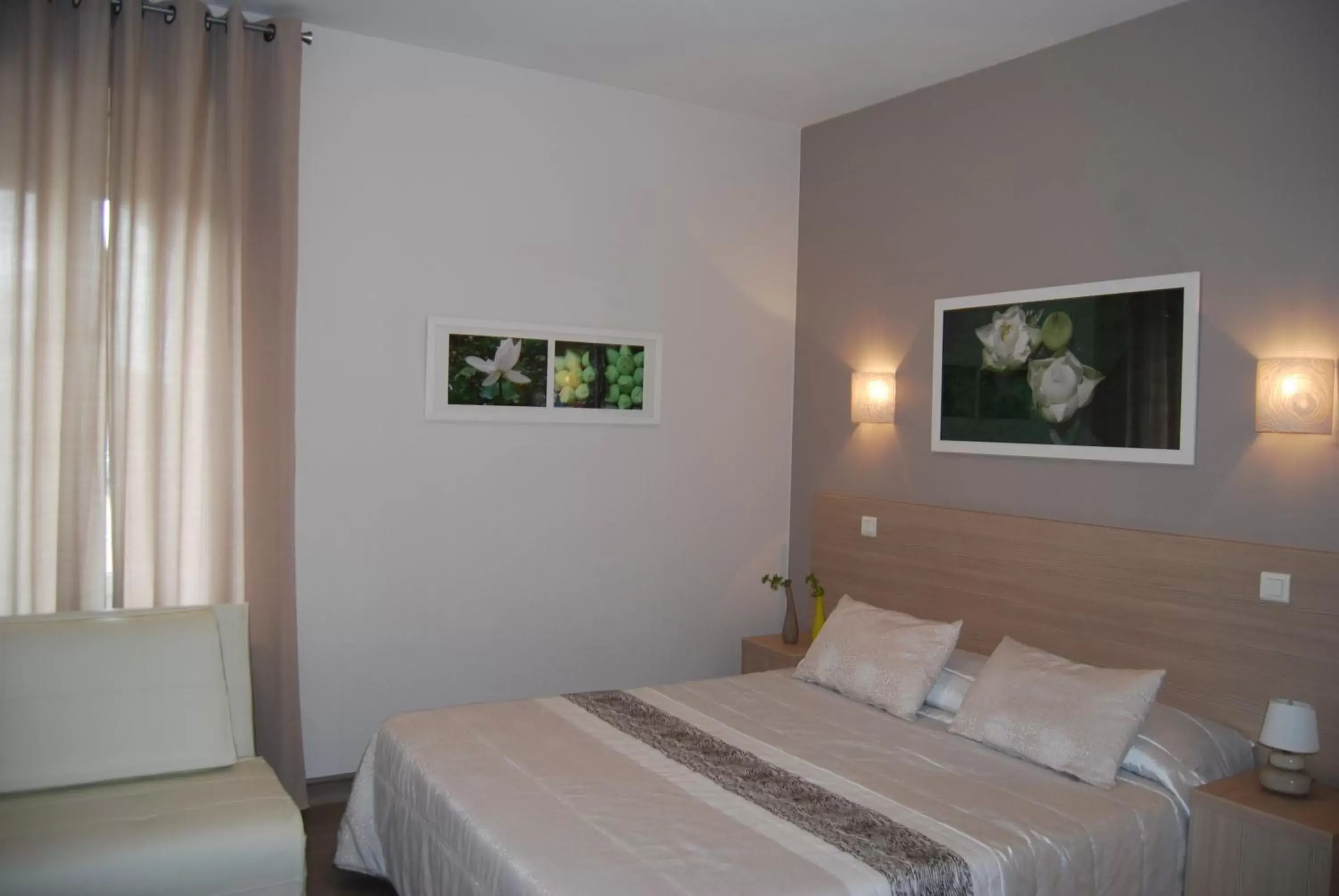 Bedroom, Bed in Logis Hôtel Restaurant du Midi - Rodez Centre Bedroom, Bed in Logis Hôtel Restaurant du Midi - Rodez Centre