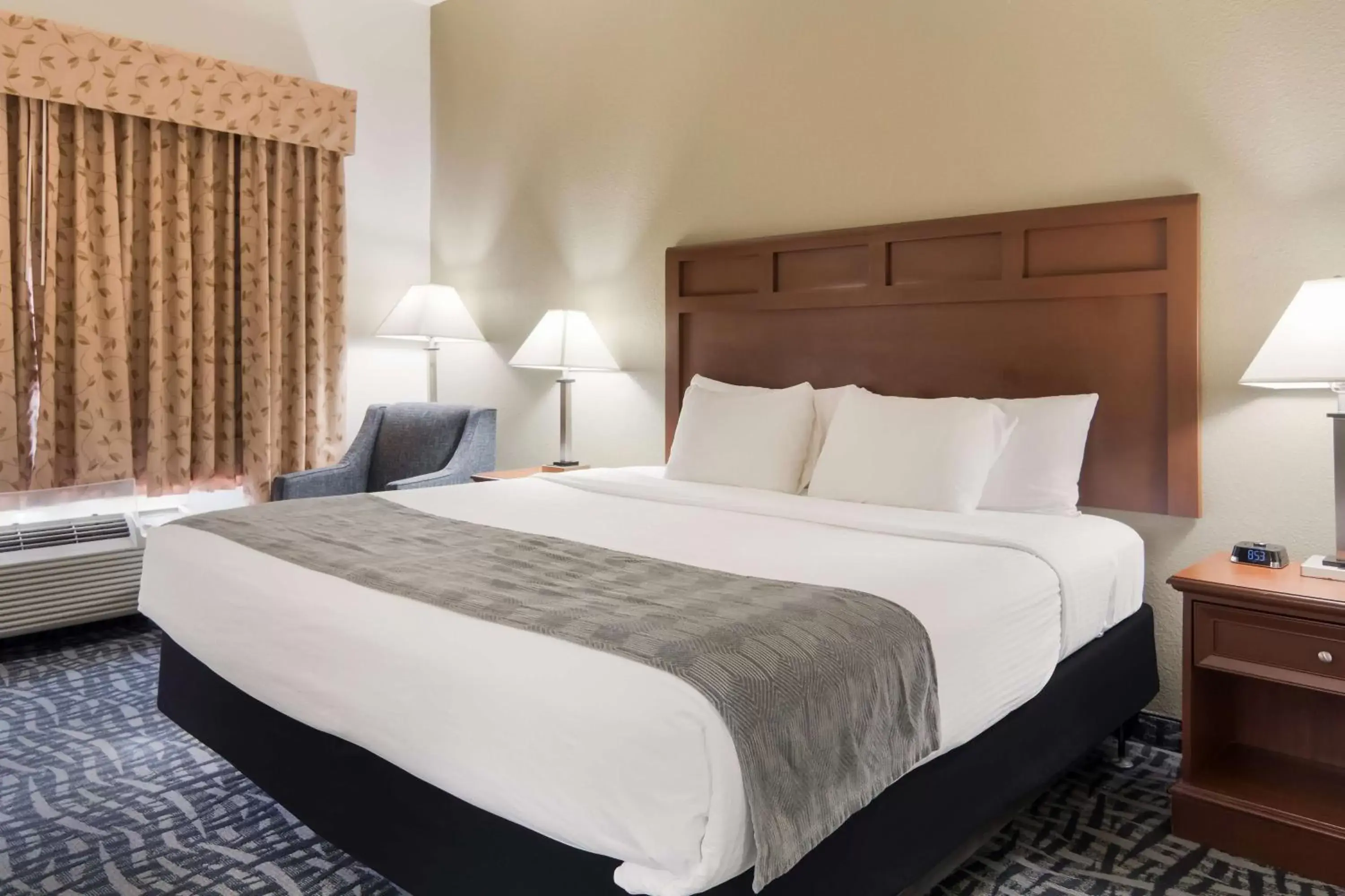 Bedroom, Bed in Best Western Comanche Inn