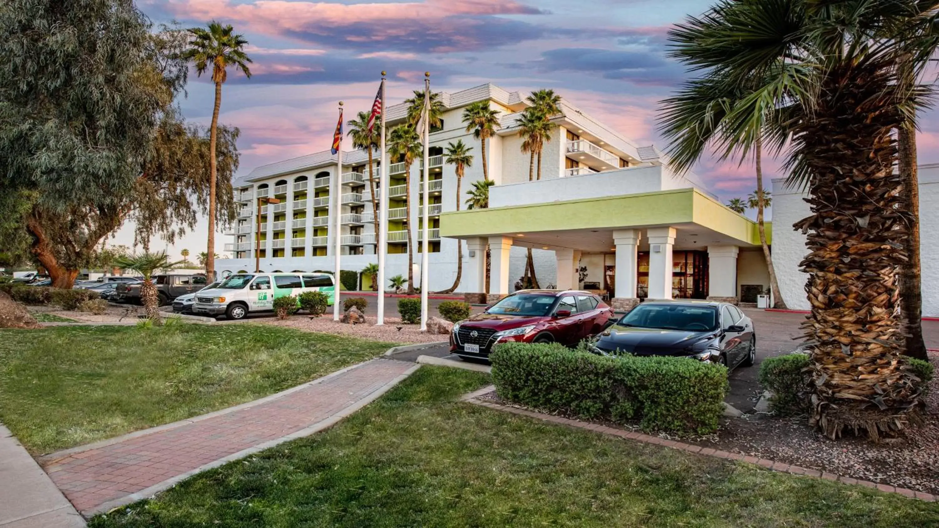 Property building in Holiday Inn Phoenix-Mesa Chandler by IHG Property building in Holiday Inn Phoenix-Mesa Chandler by IHG