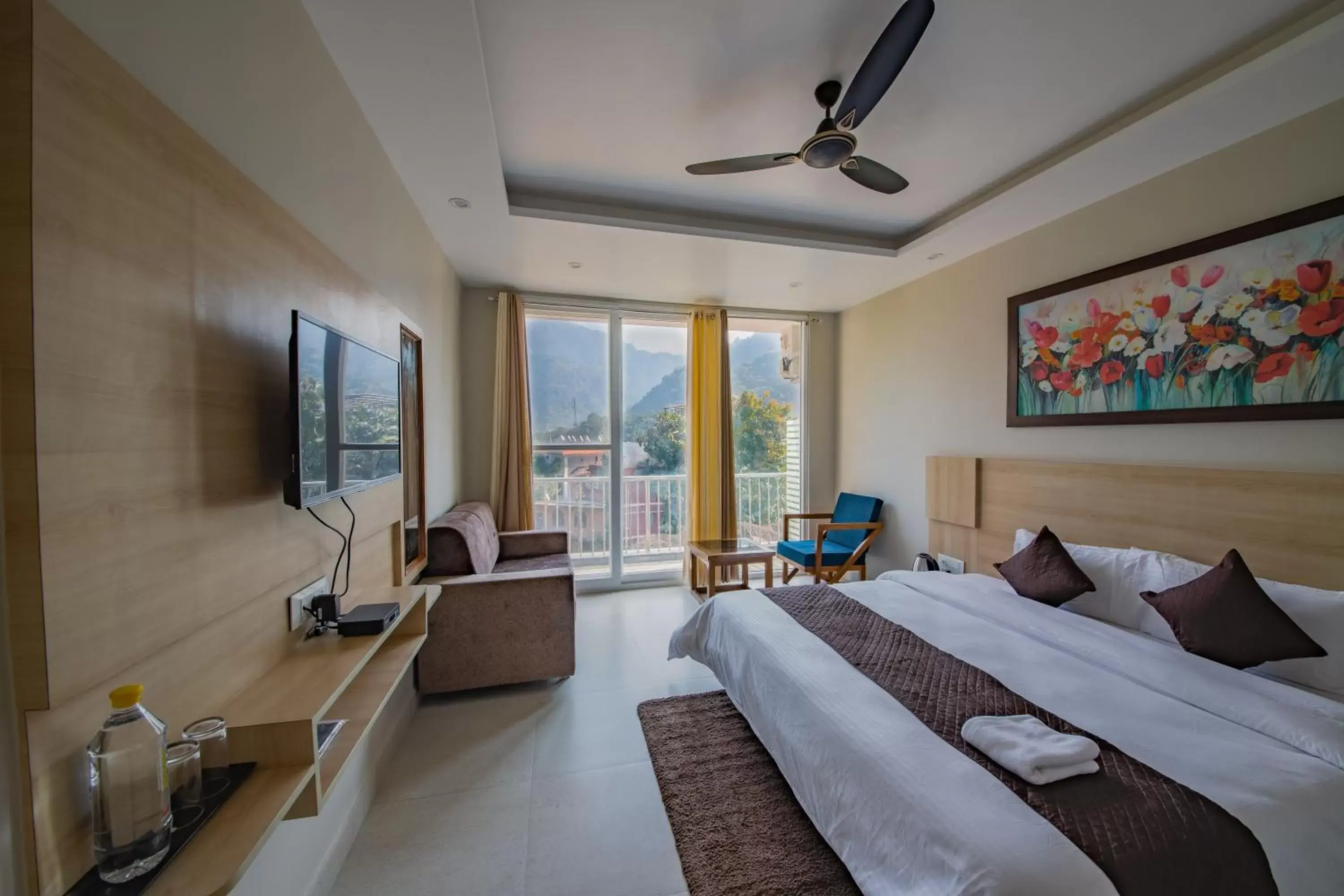 Deluxe Double or Twin Room with Mountain View in Punyah Residency Rishikesh Deluxe Double or Twin Room with Mountain View in Punyah Residency Rishikesh