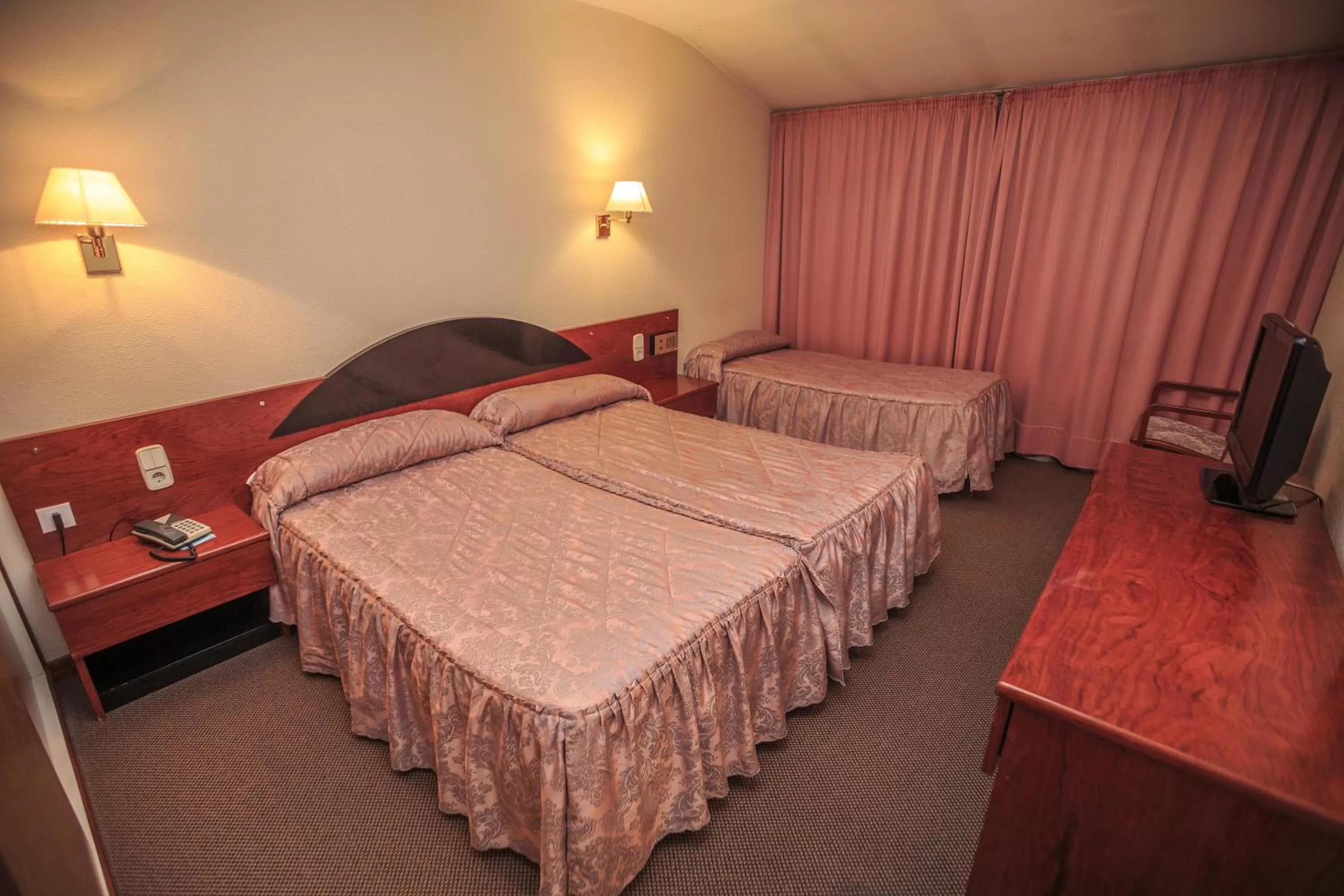 Bedroom, Bed in Hotel Roc Del Castell