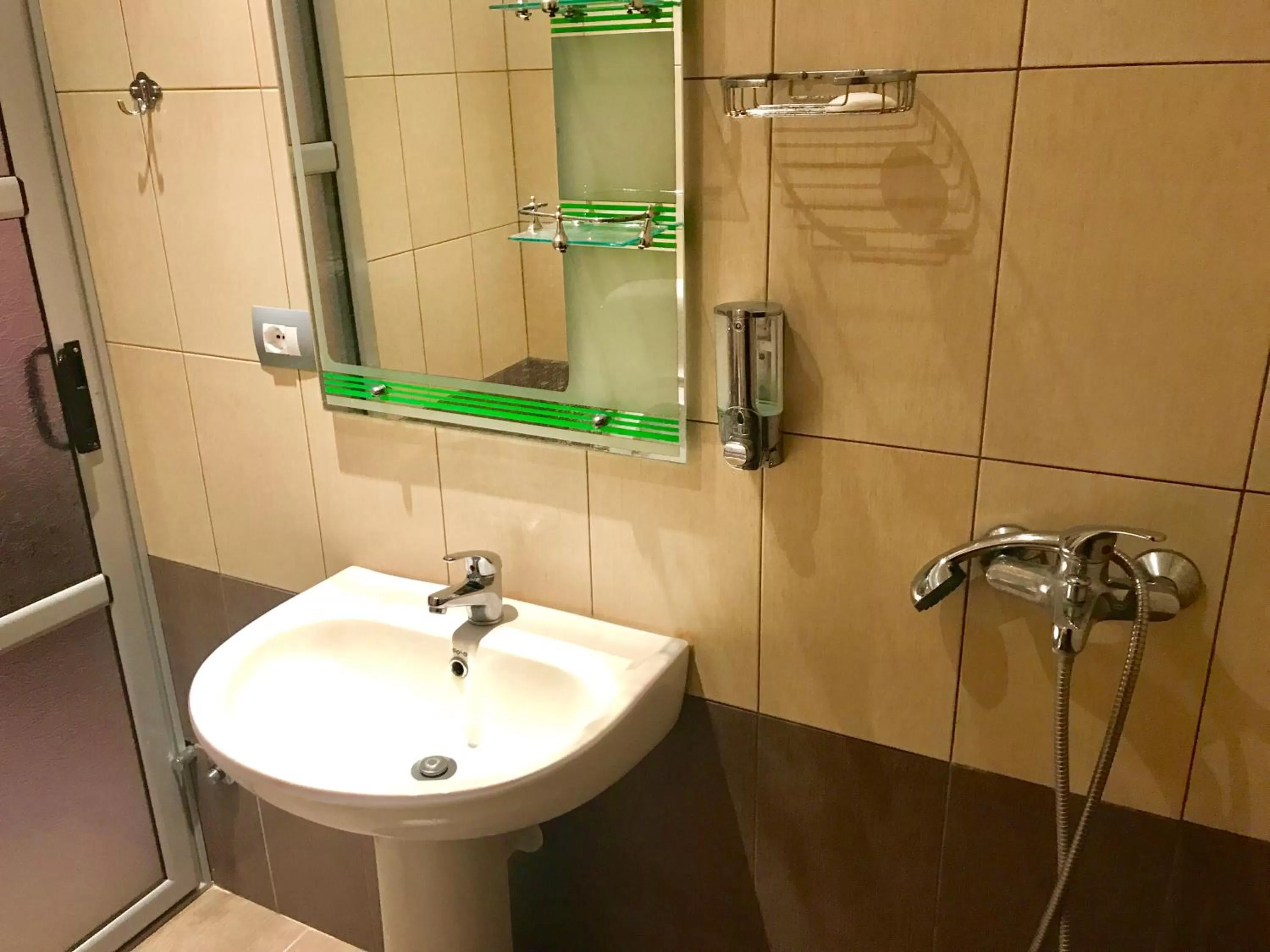 Bathroom in "Frogs House" Hotel & Restorant Slow Food