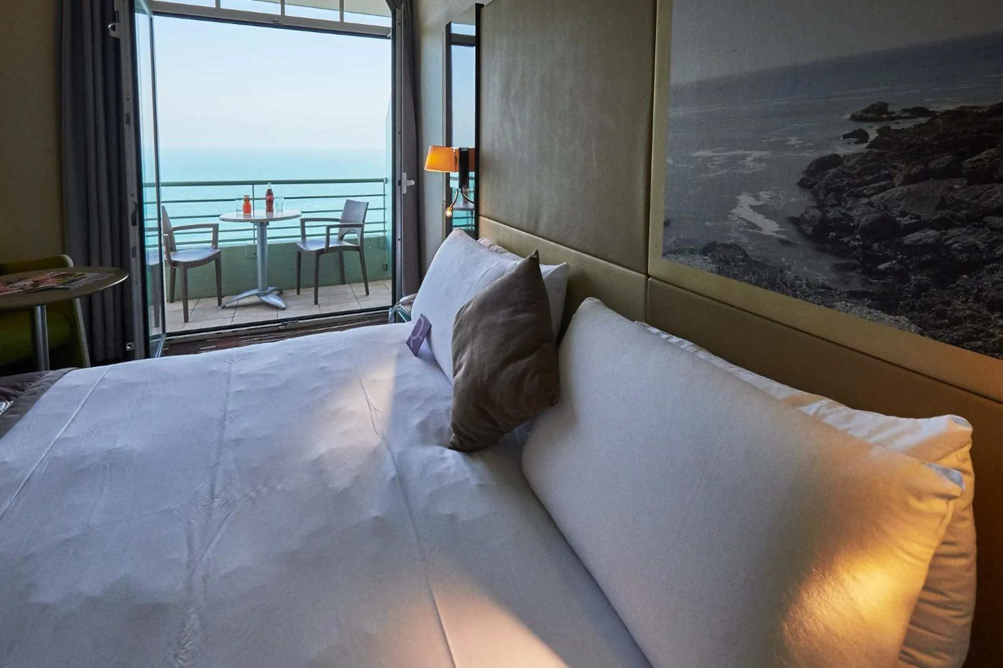 Bed in Mercure Granville Le Grand Large