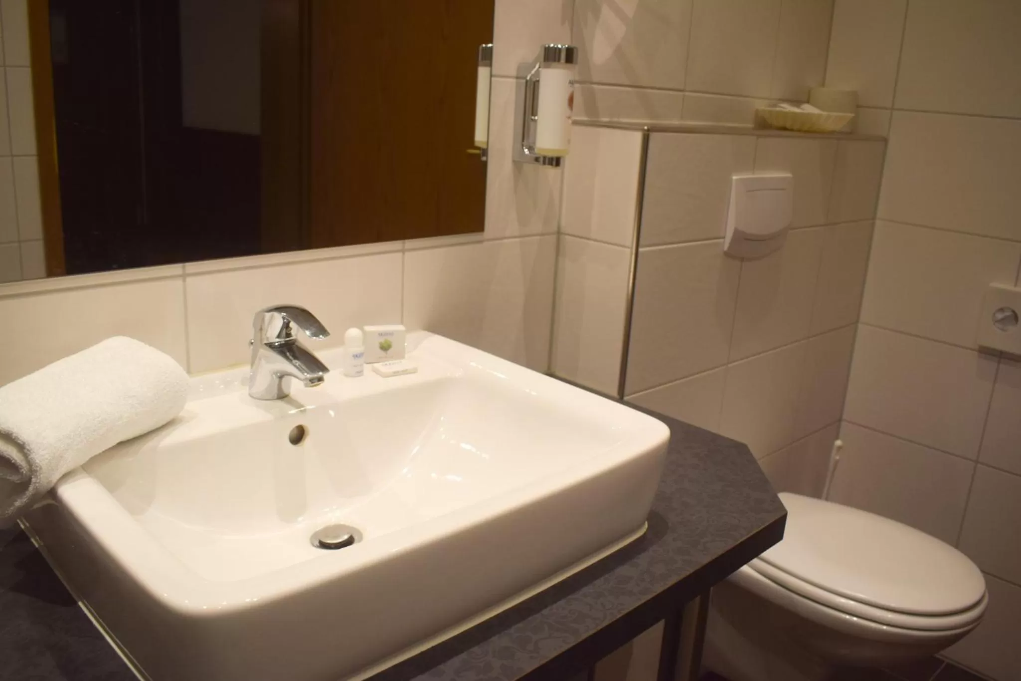 Bathroom in Akzent Hotel Jonathan