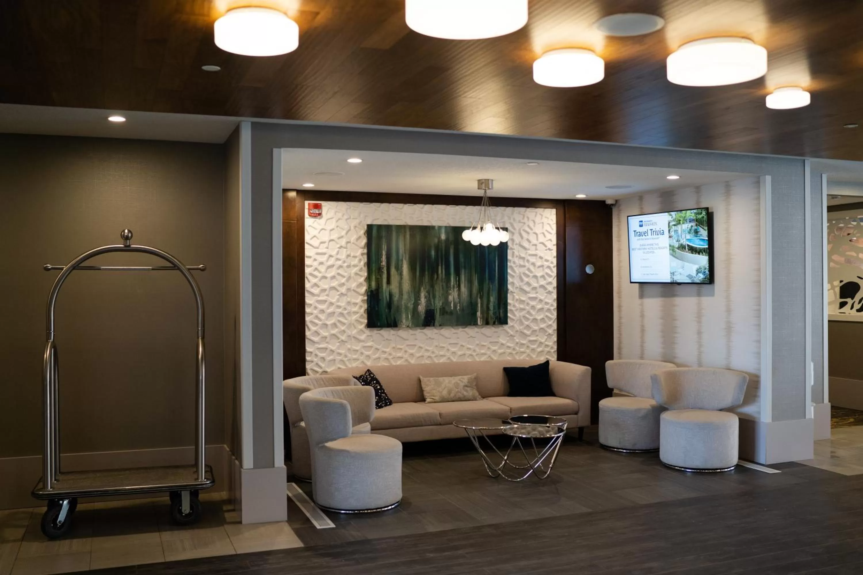 Seating area in Best Western Plus Airdrie Gateway