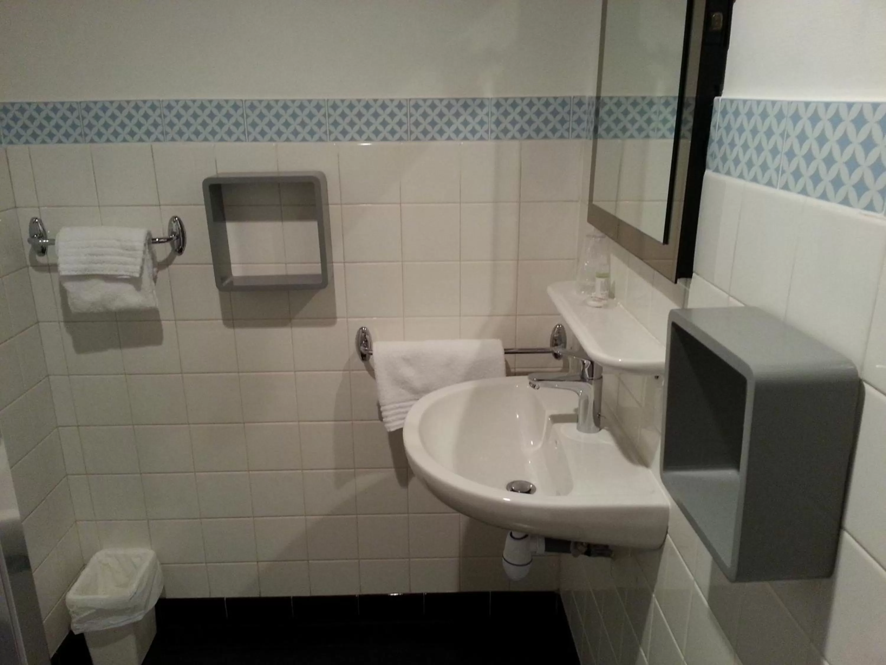 Shower, Bathroom in Les Jardins du Forez