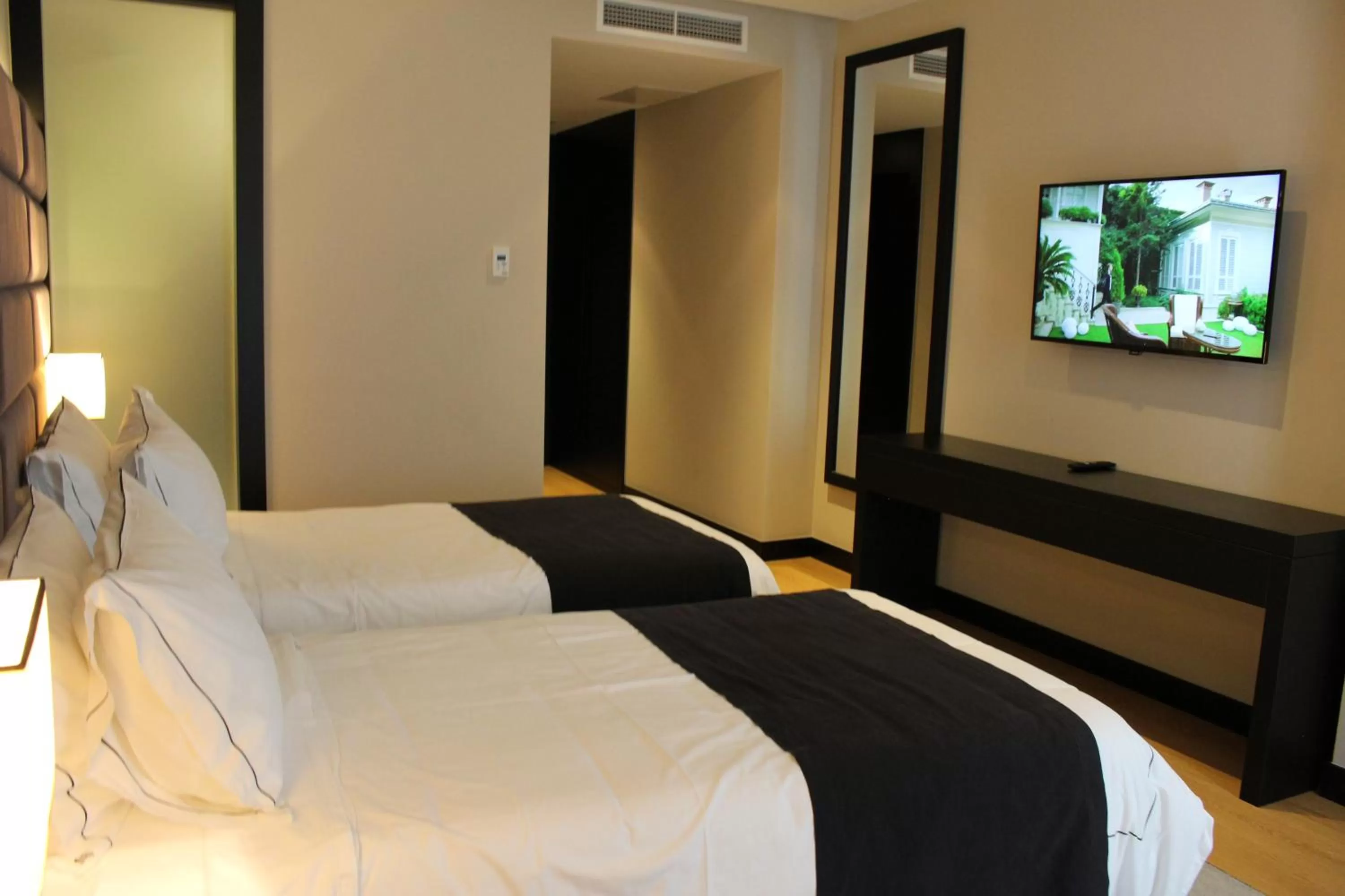 Communal lounge/ TV room, Bed in Privilege Hotel & Spa