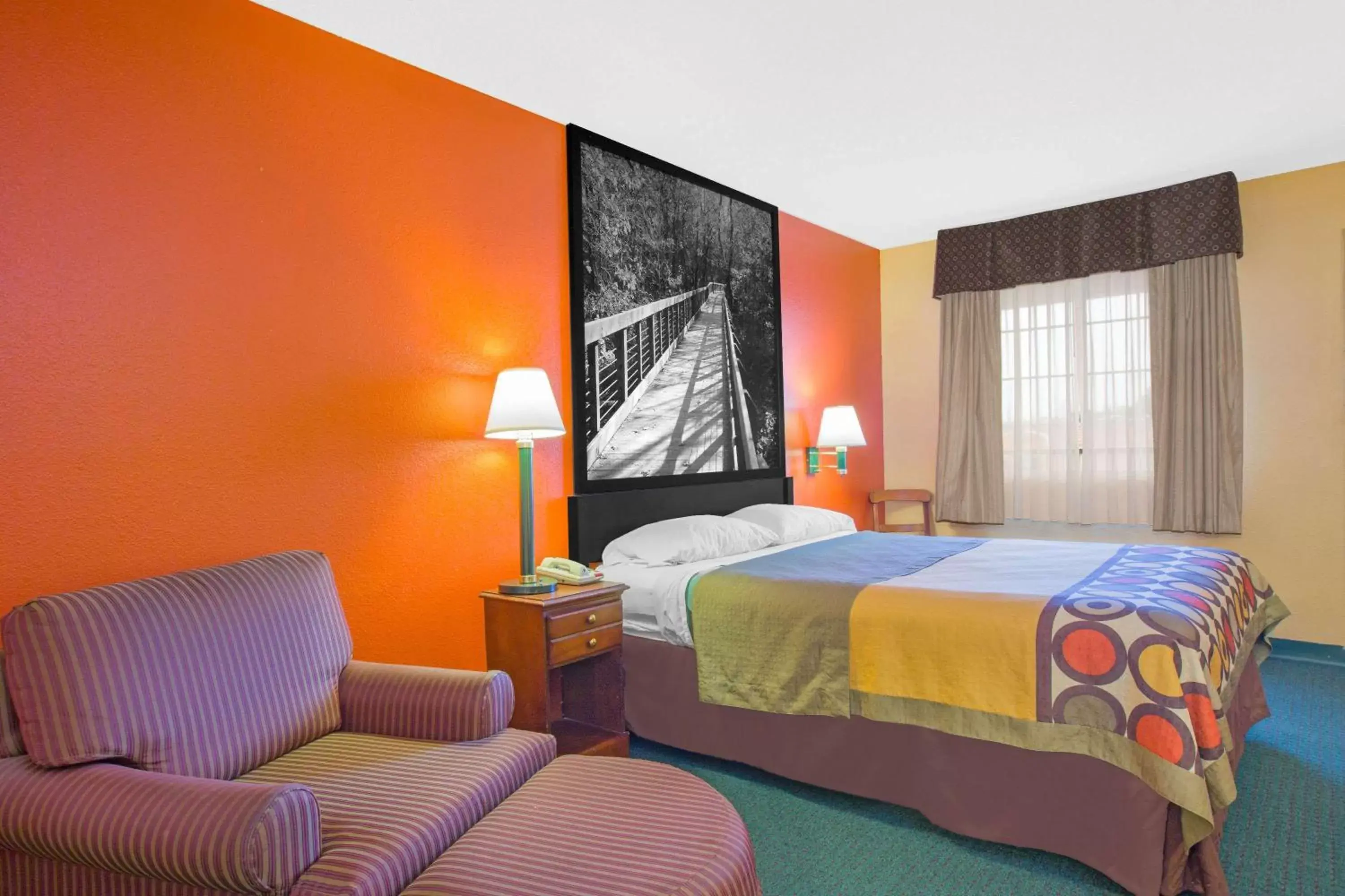 Photo of the whole room, Bed in Super 8 by Wyndham Talladega AL