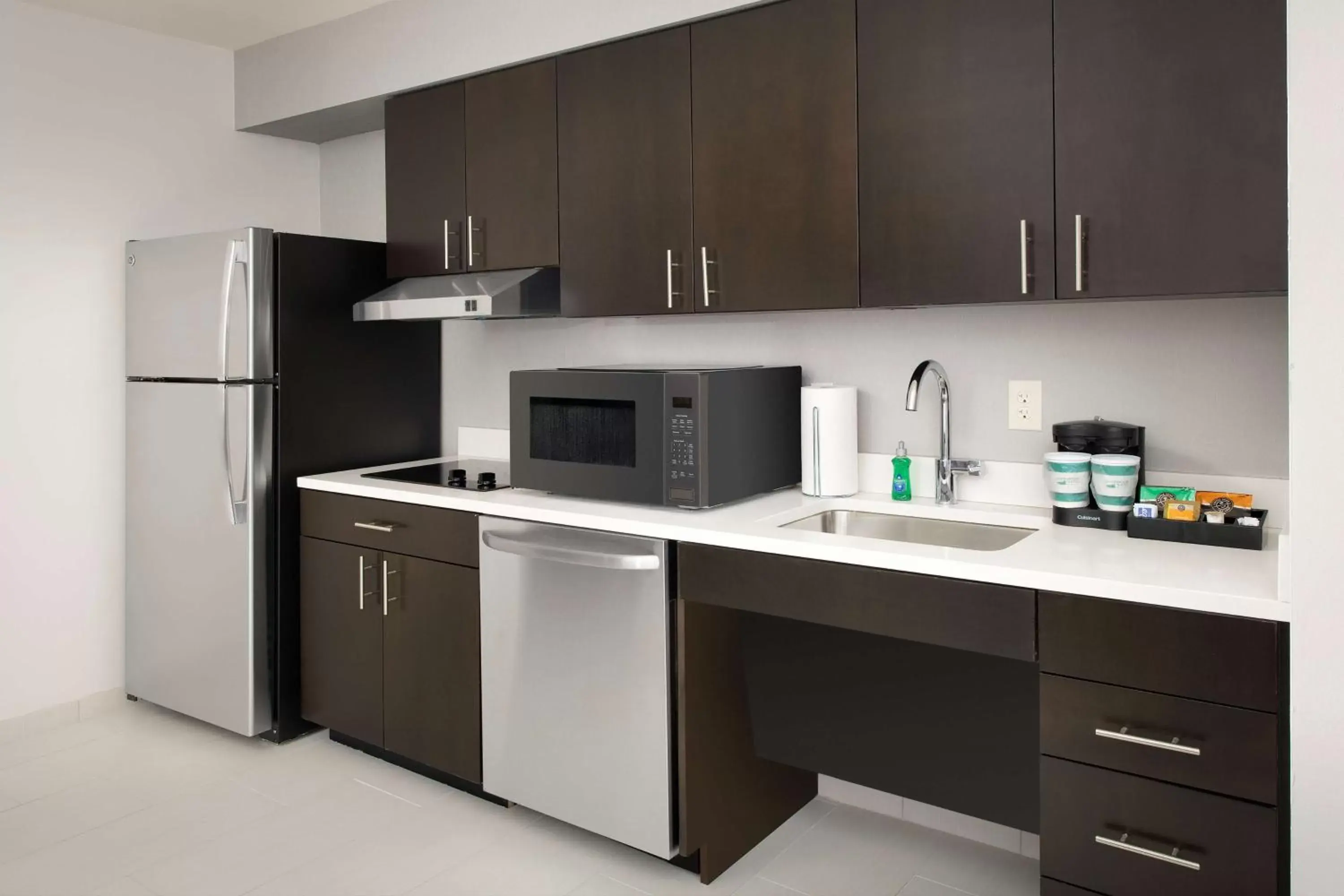 Kitchen or kitchenette, Kitchen/Kitchenette in Homewood Suites By Hilton Kansas City Speedway