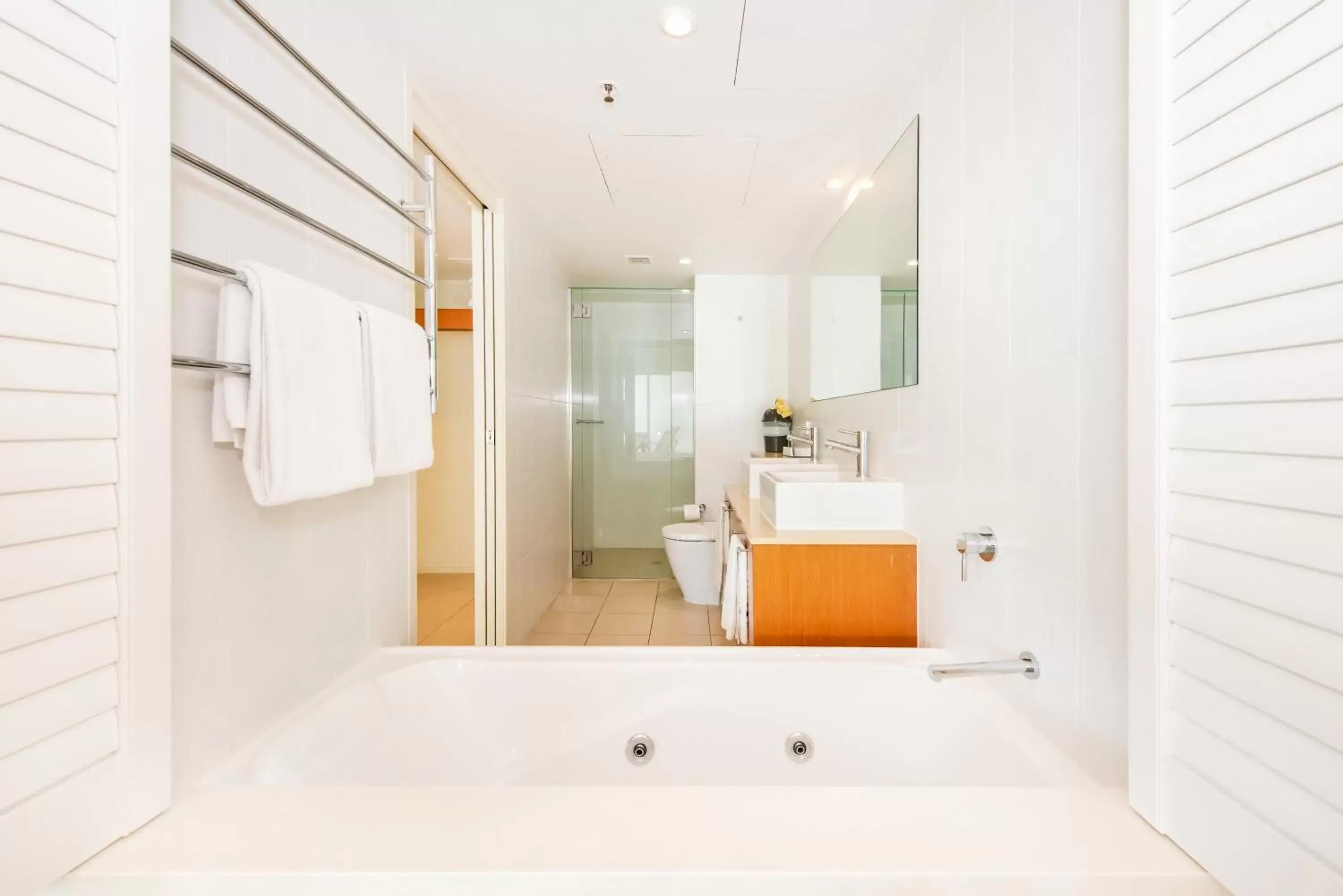 Bathroom in Lanai Riverside Apartments