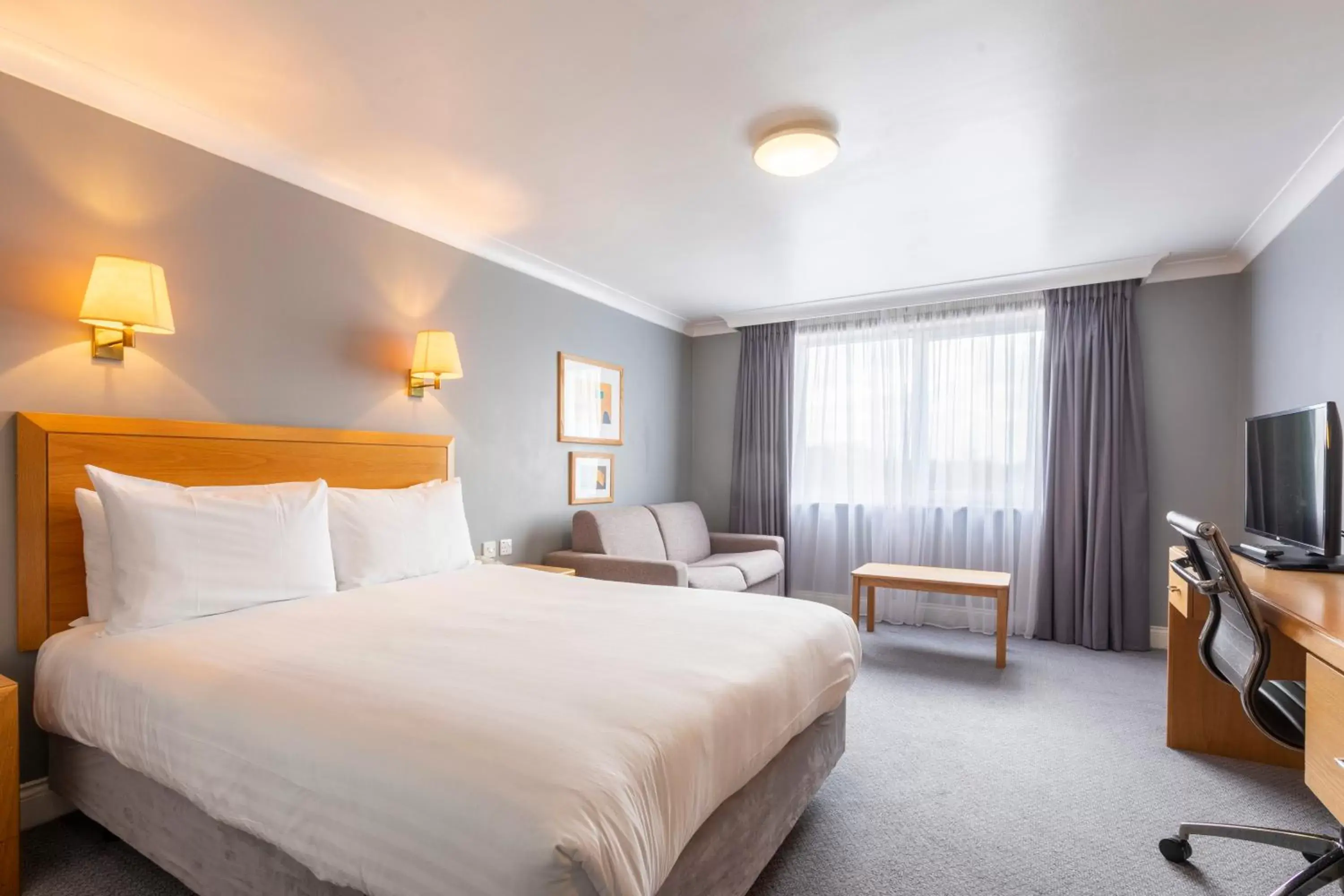 Standard Double Room in Holiday Inn Basildon by IHG Standard Double Room in Holiday Inn Basildon by IHG