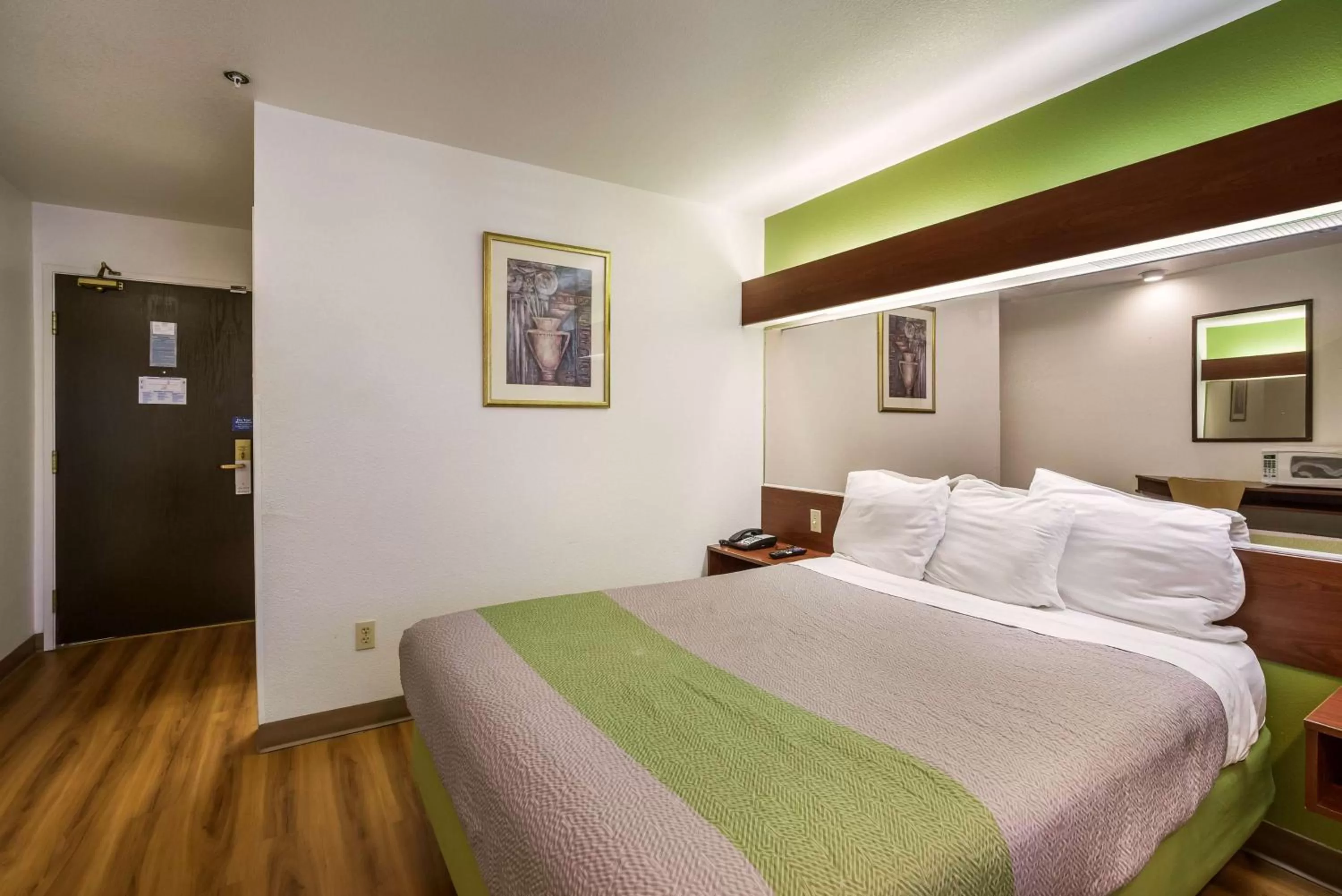 Bedroom, Bed in Motel 6-Dixon, CA