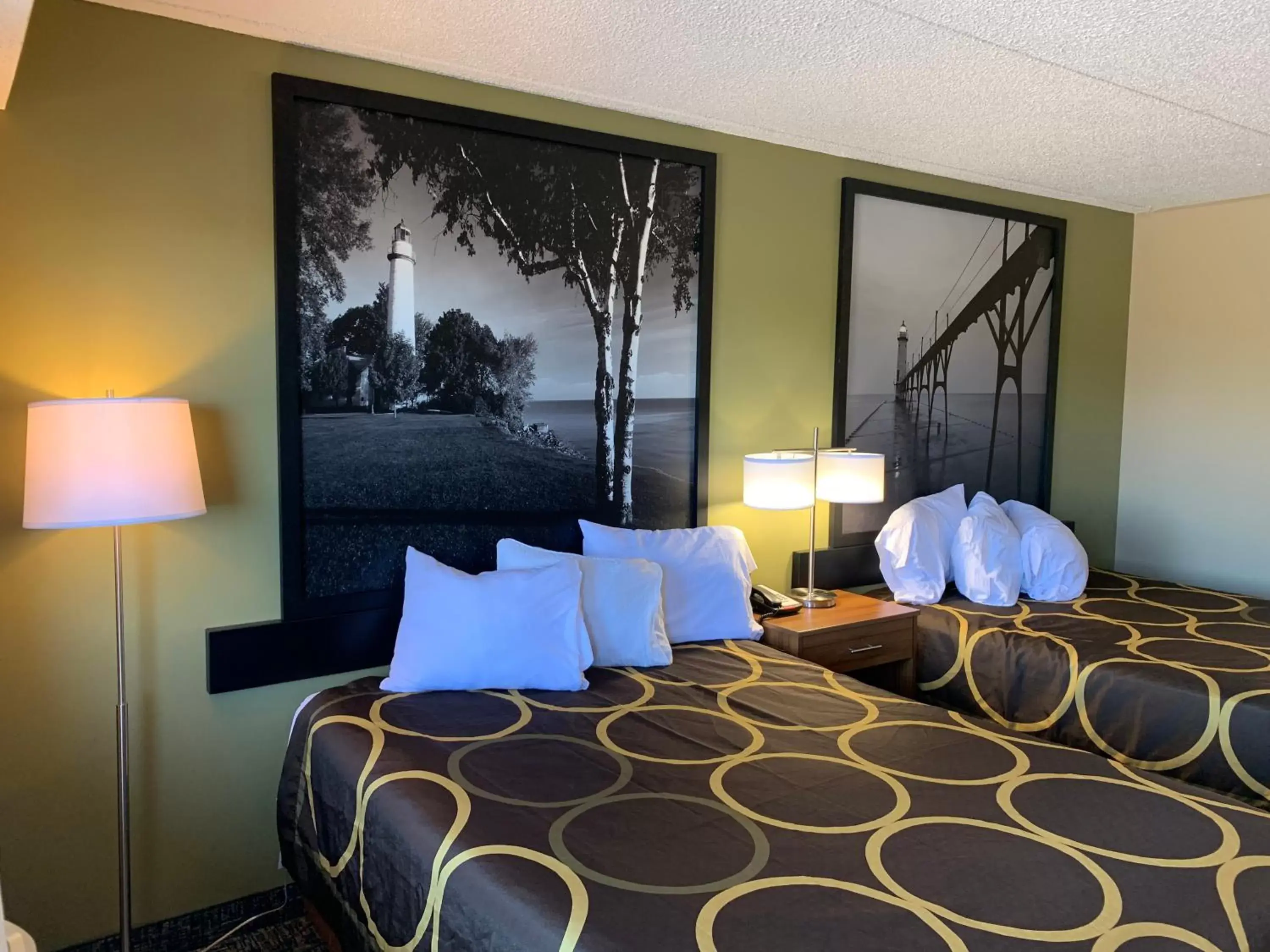 Bed in Super 8 by Wyndham Petoskey Bed in Super 8 by Wyndham Petoskey