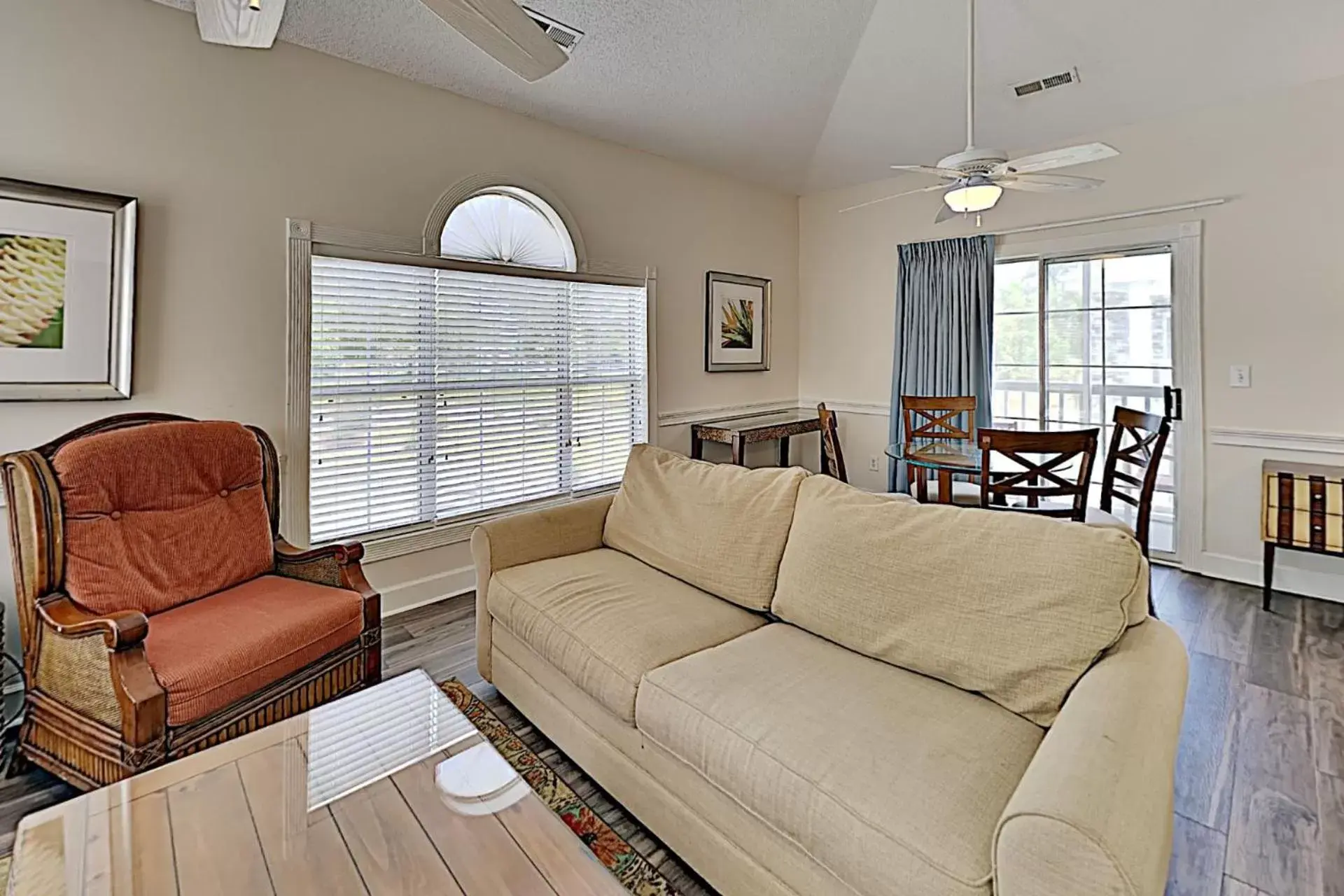 Living room, Seating Area in Myrtlewood Condos